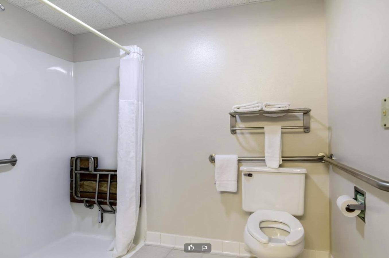 Queen Room - Accessible/Nonsmoking - Photo 2