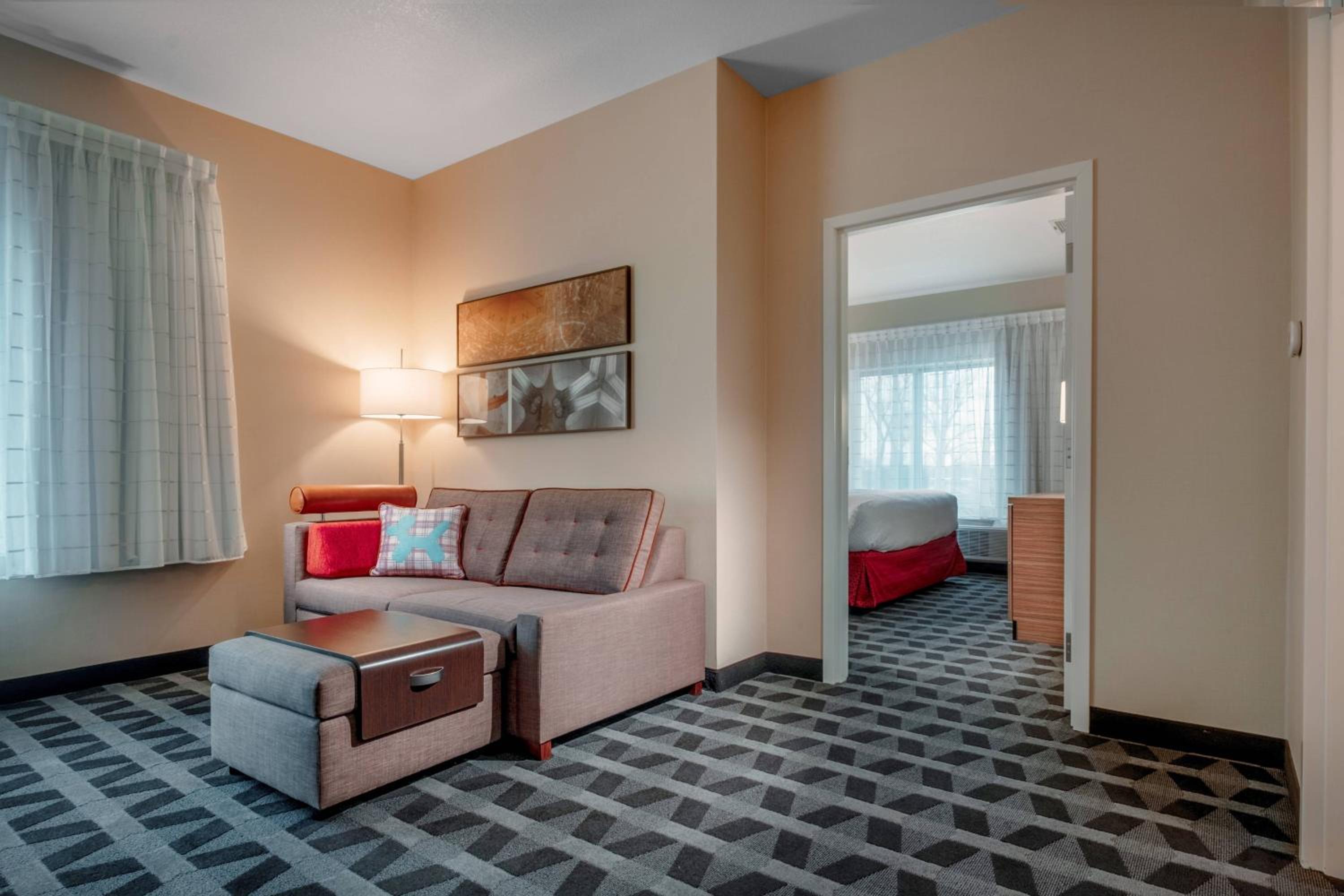 One-Bedroom King Suite with Sofa Bed and Adapted Tub - Mobility Accessible photo 2