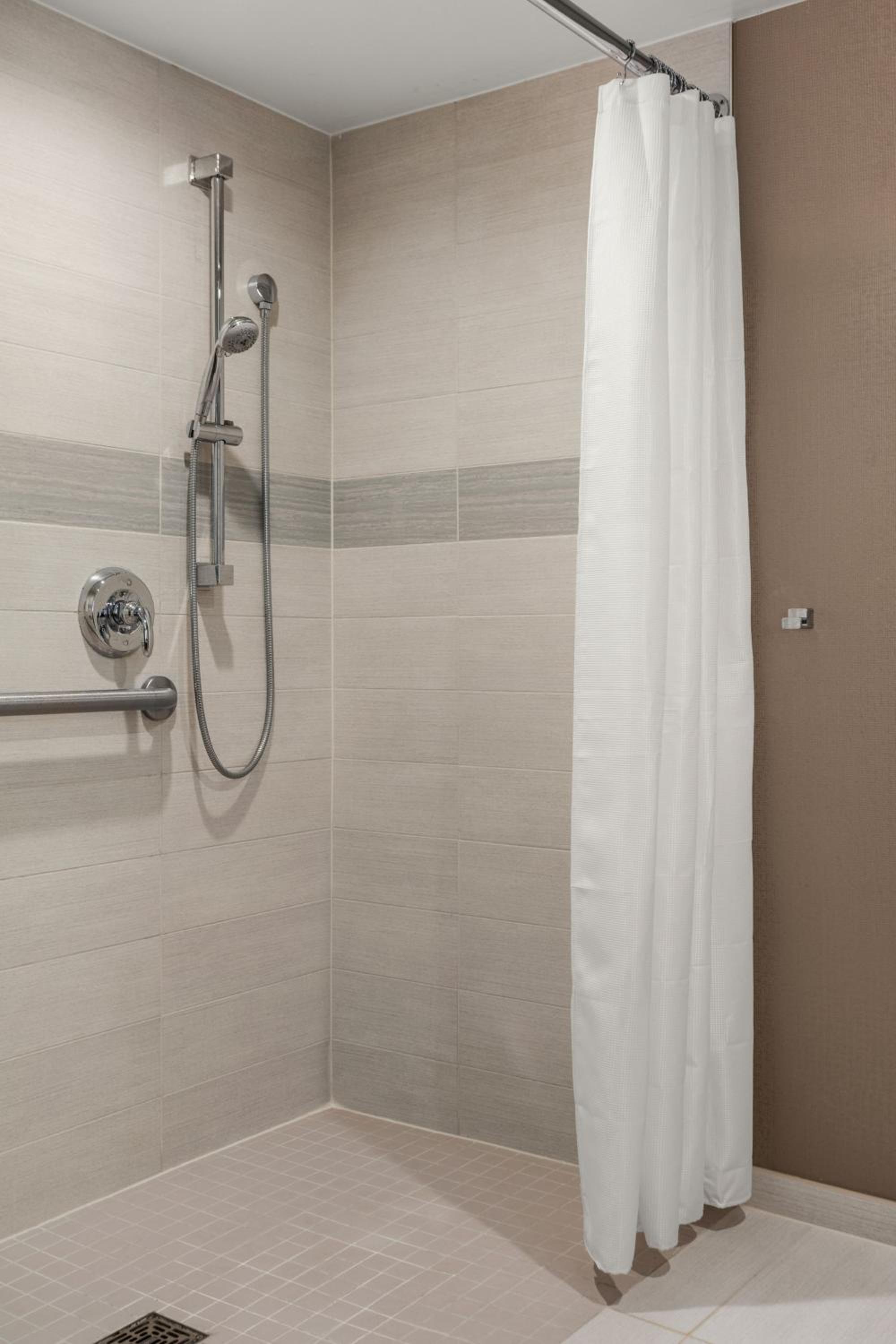 King Room with Roll-in Shower - Mobility Accessible