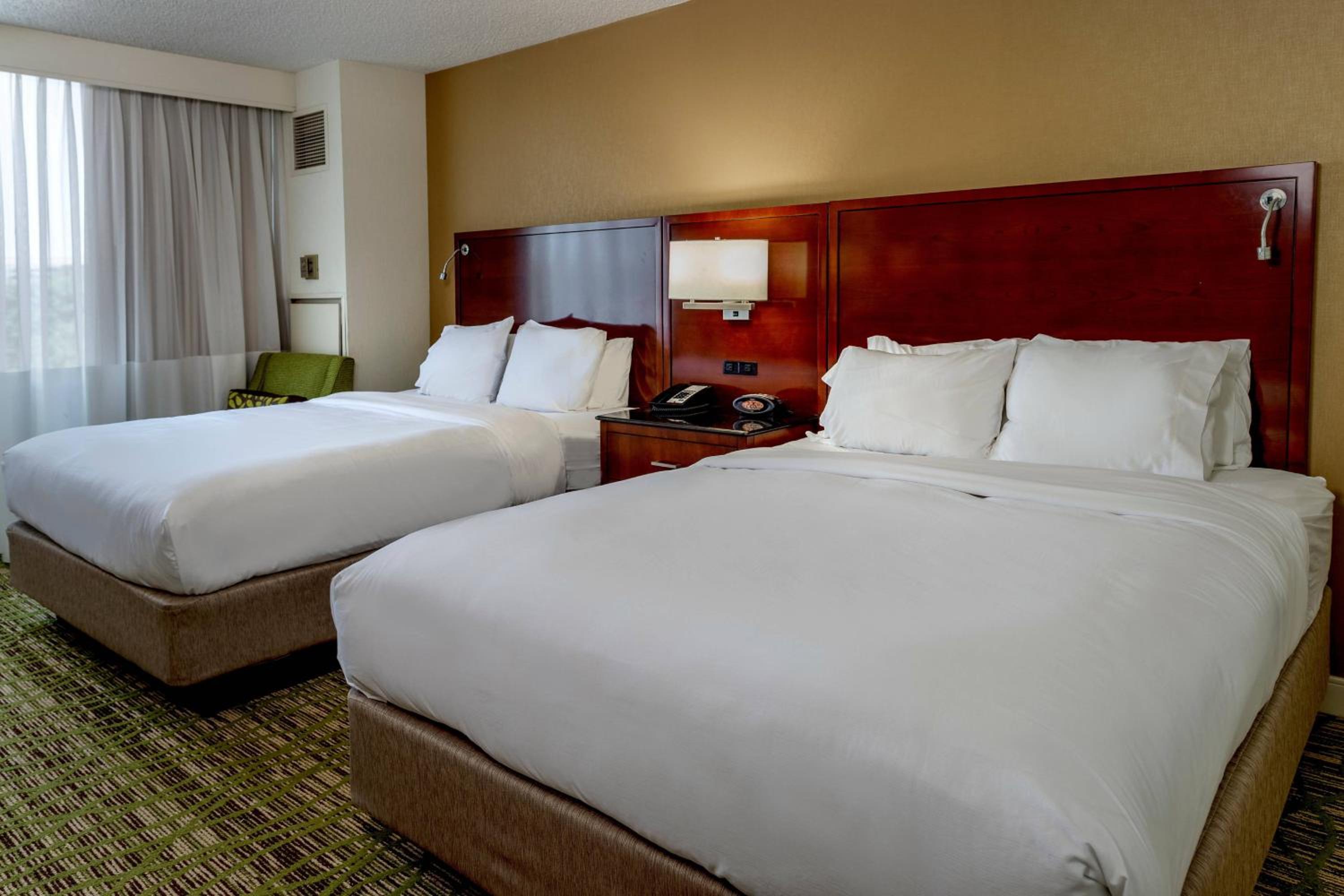 Double Room with Two Double Beds - Photo 2