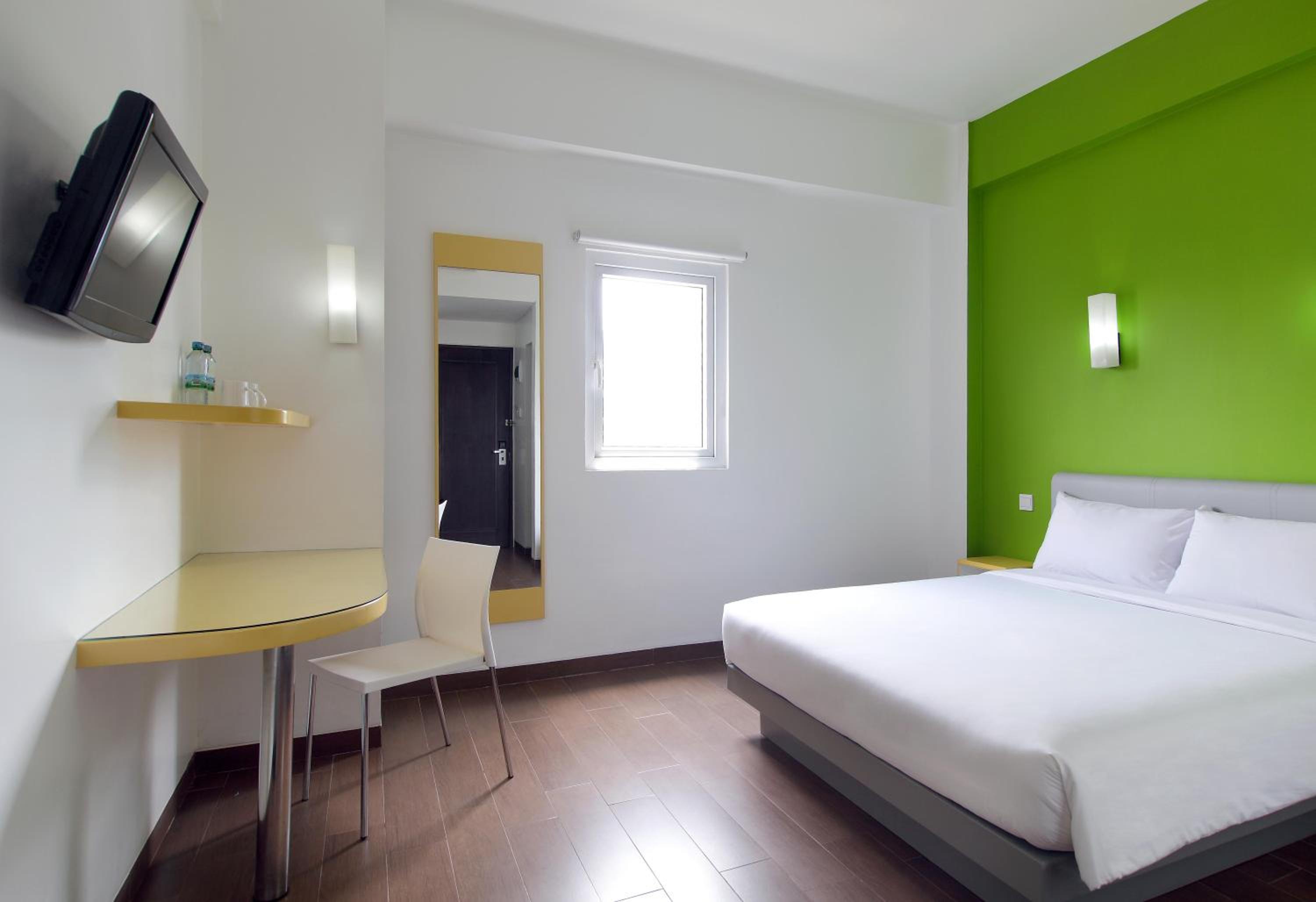 Staycation Offer - Smart Queen Room photo 3