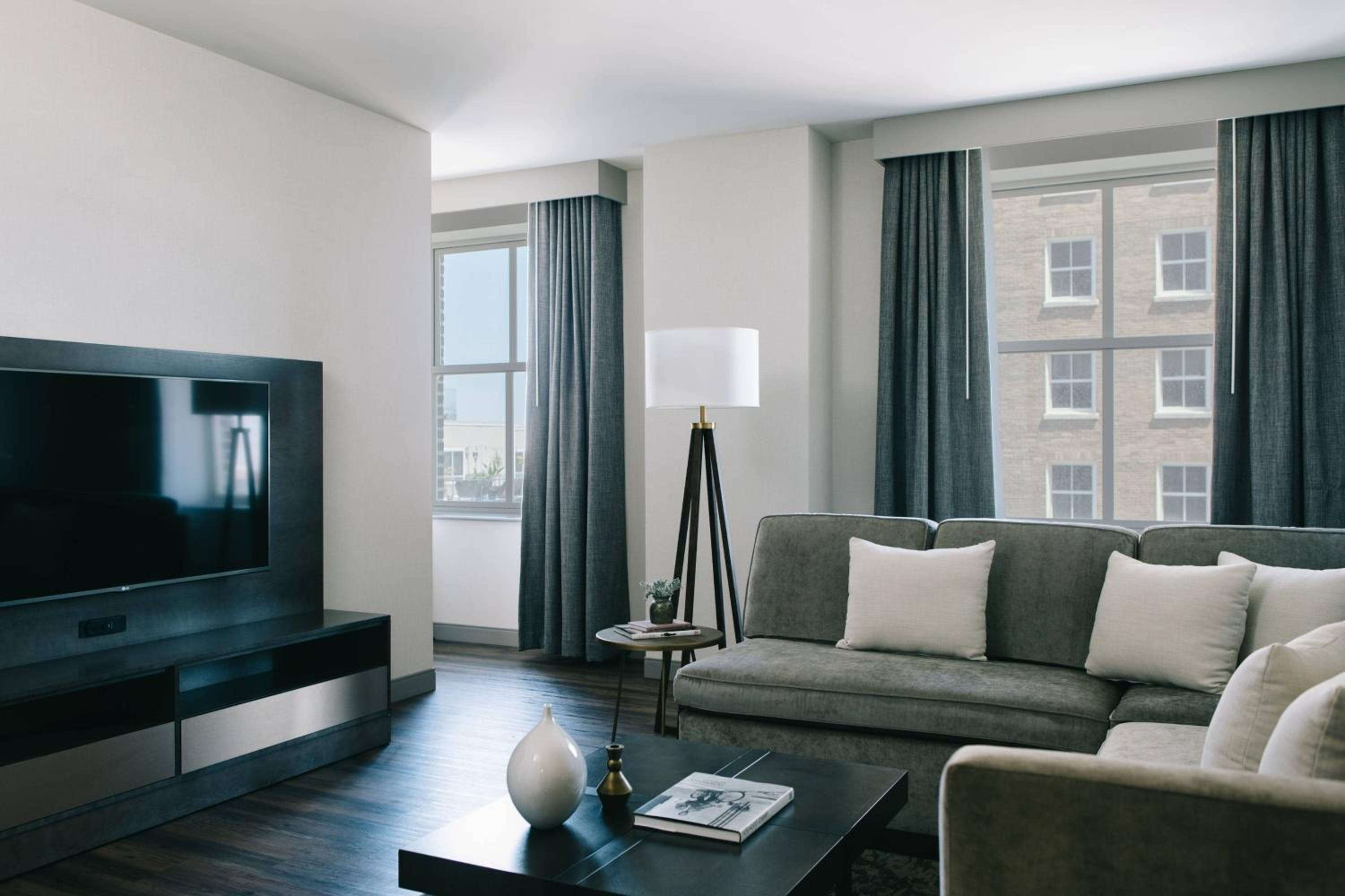Executive One-Bedroom Suite - Photo 3