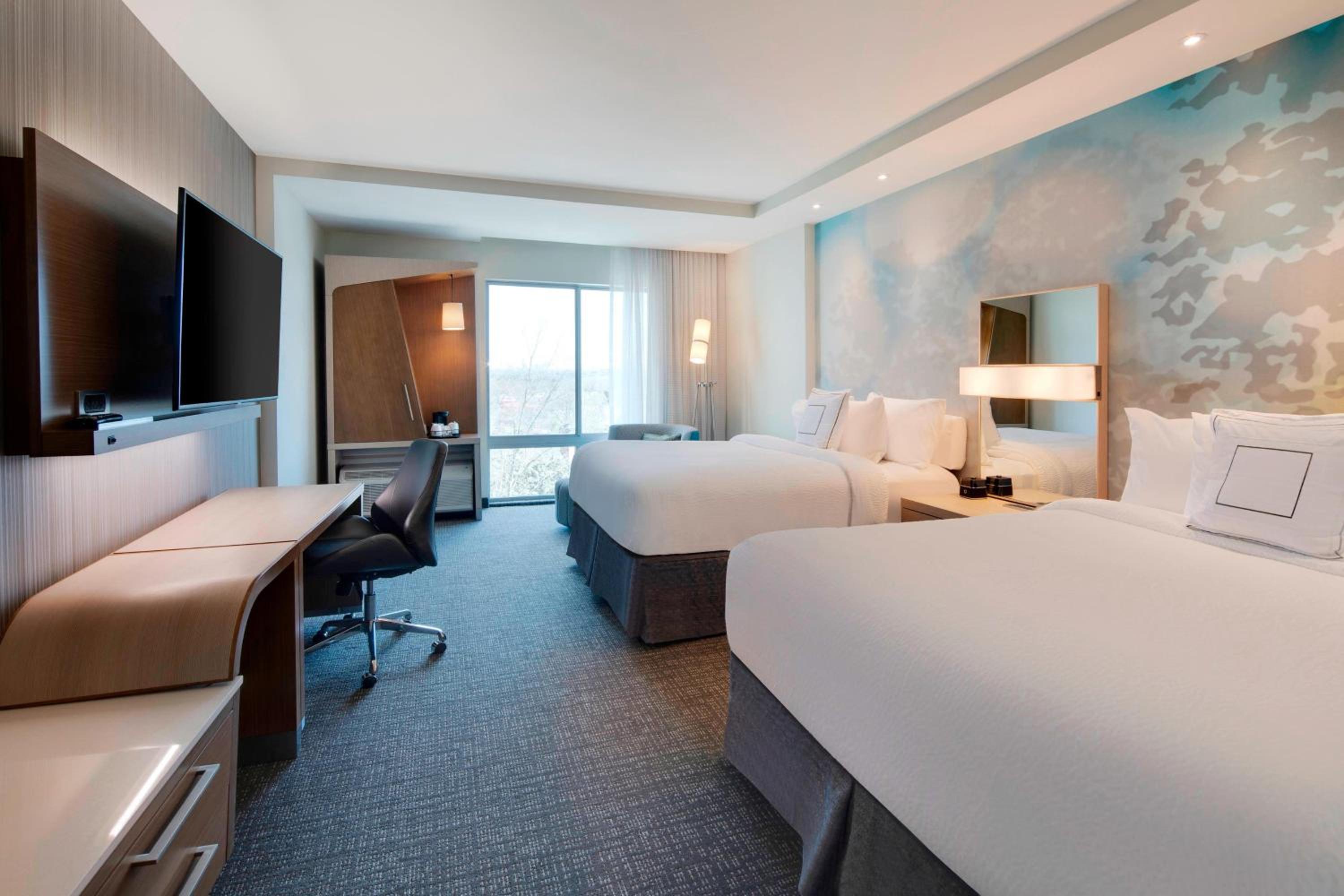 Queen Room with Two Queen Beds - Hearing Accessible - Photo 3