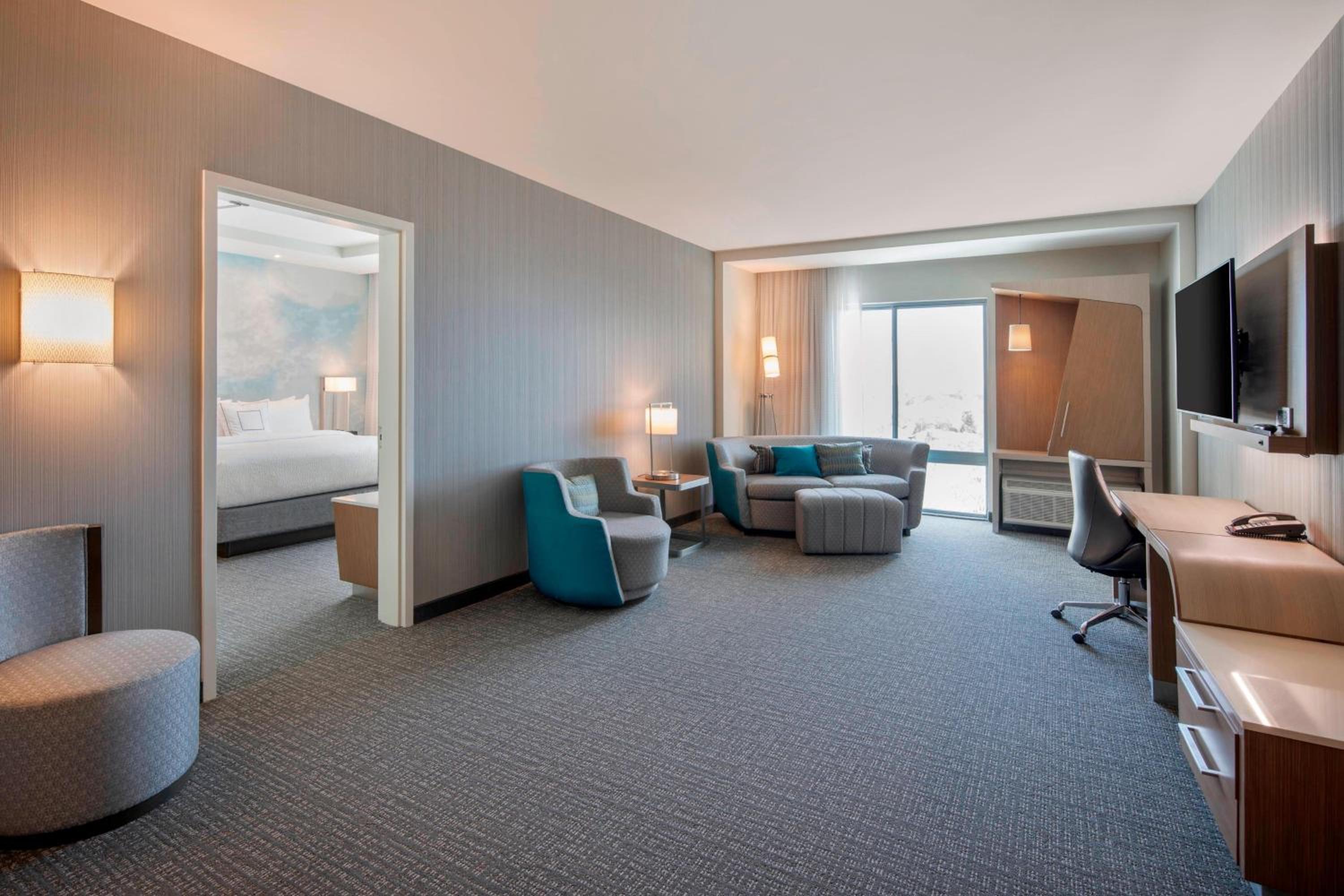 Suite, 1 King, Sofa bed, City view - Photo 2