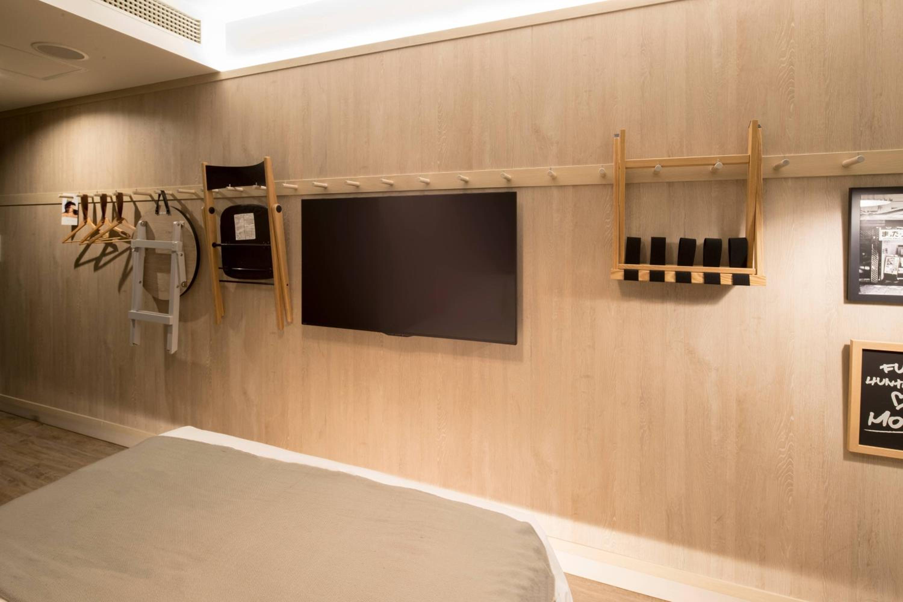 Moxy Signature King Room photo 1