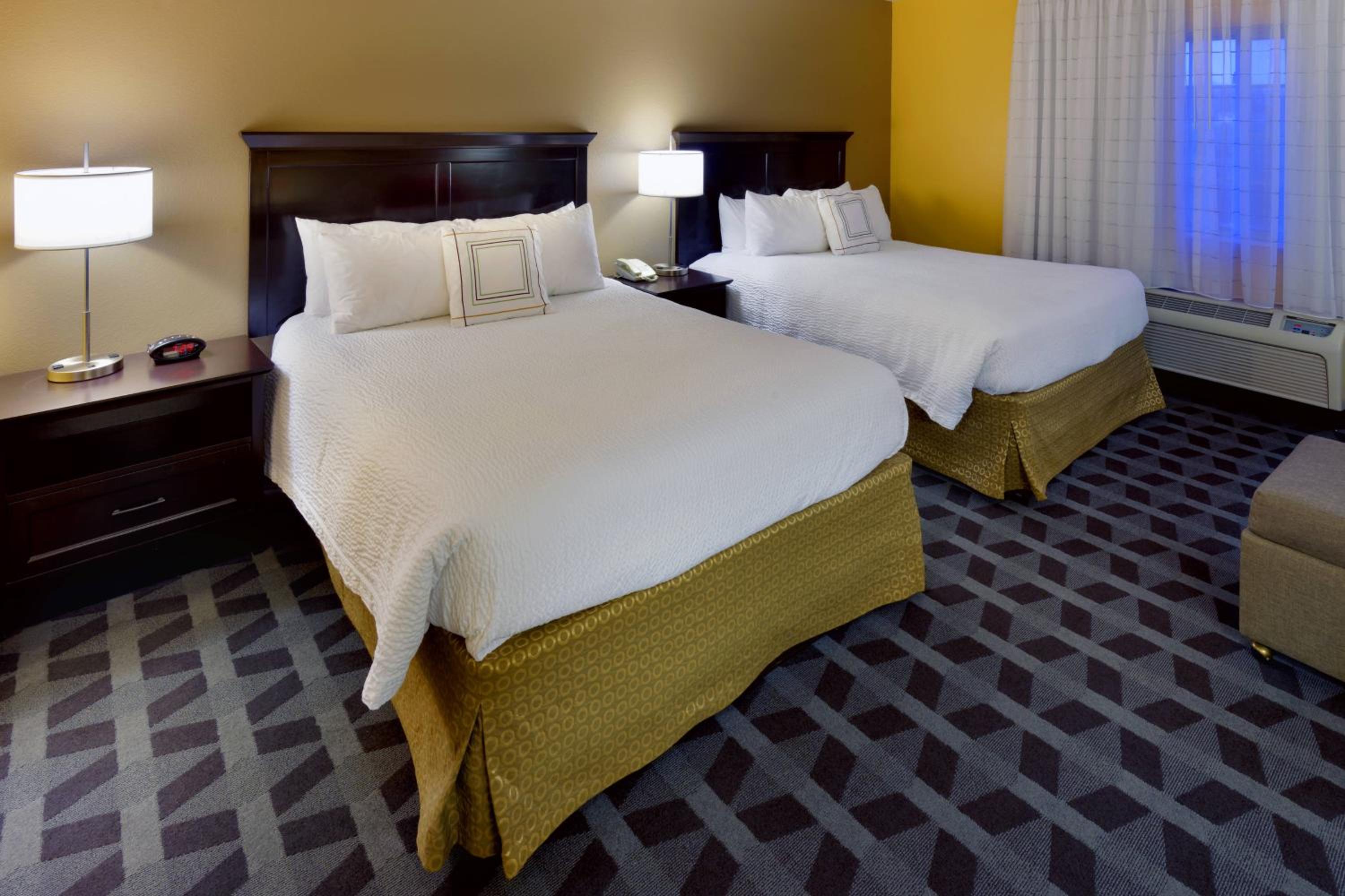 Queen Room with Two Queen Beds photo 3