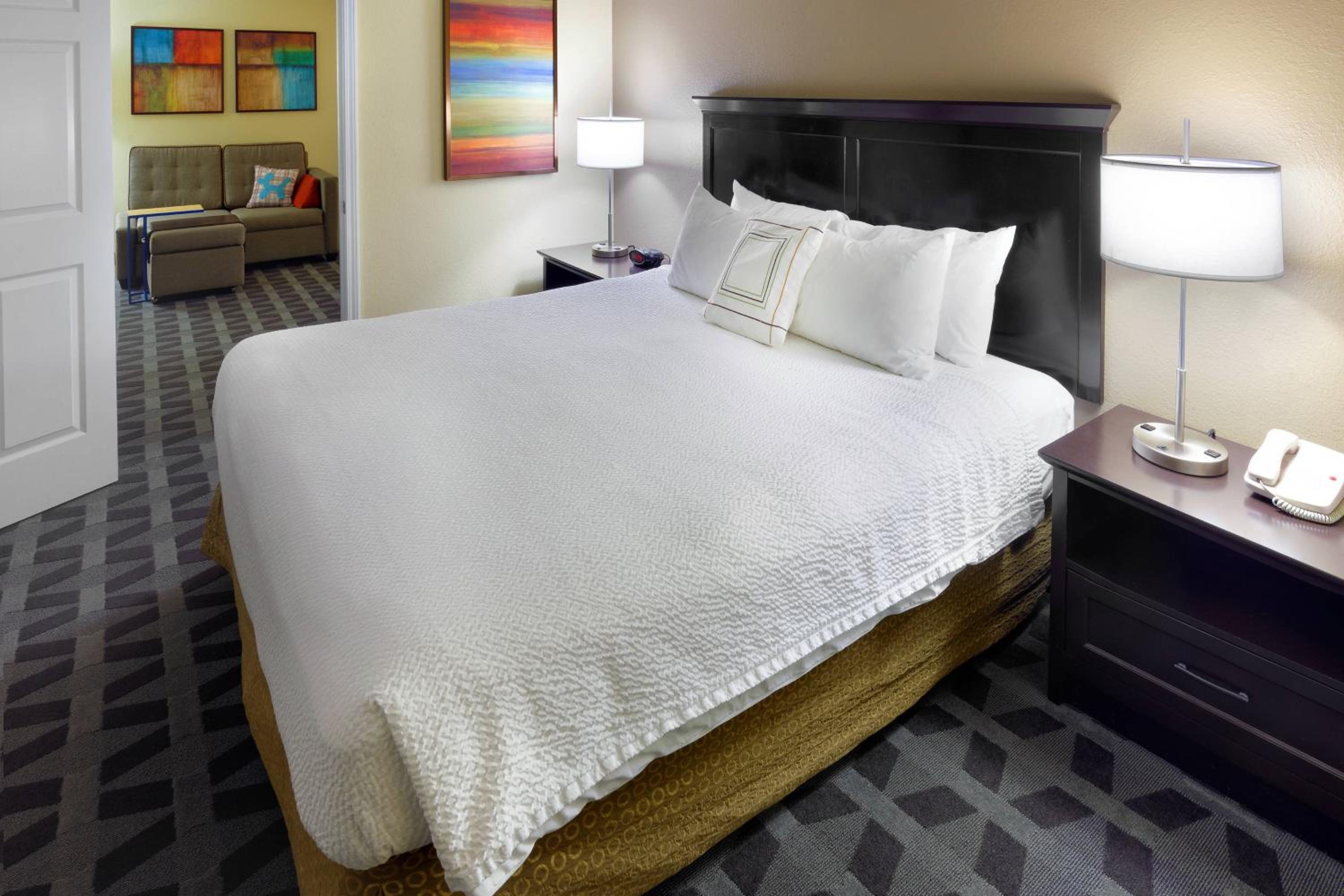 One-Bedroom Suite with Sofa Bed photo 3