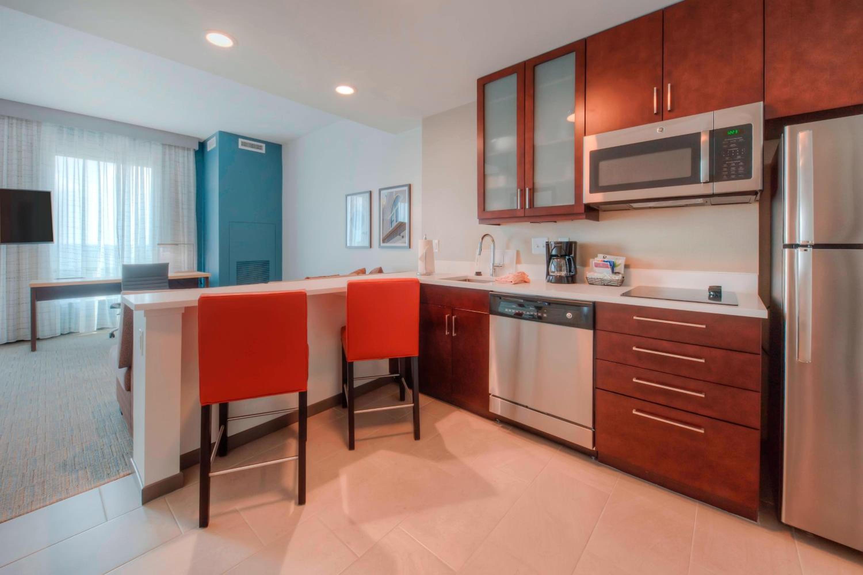 Studio King with Sofa Bed & Kitchen photo 2