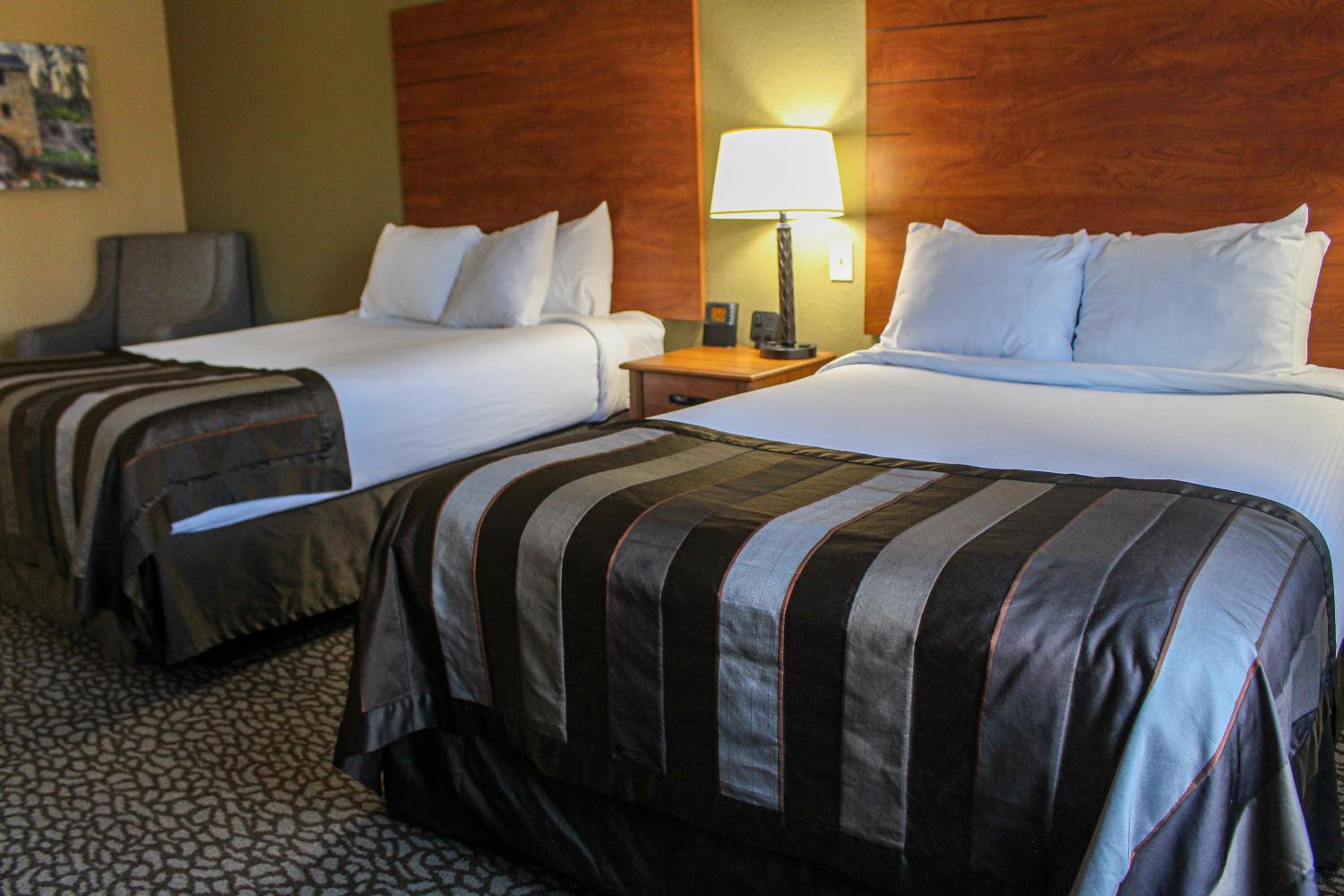 Double Room with Two Double Beds- Non-Smoking - Photo 2