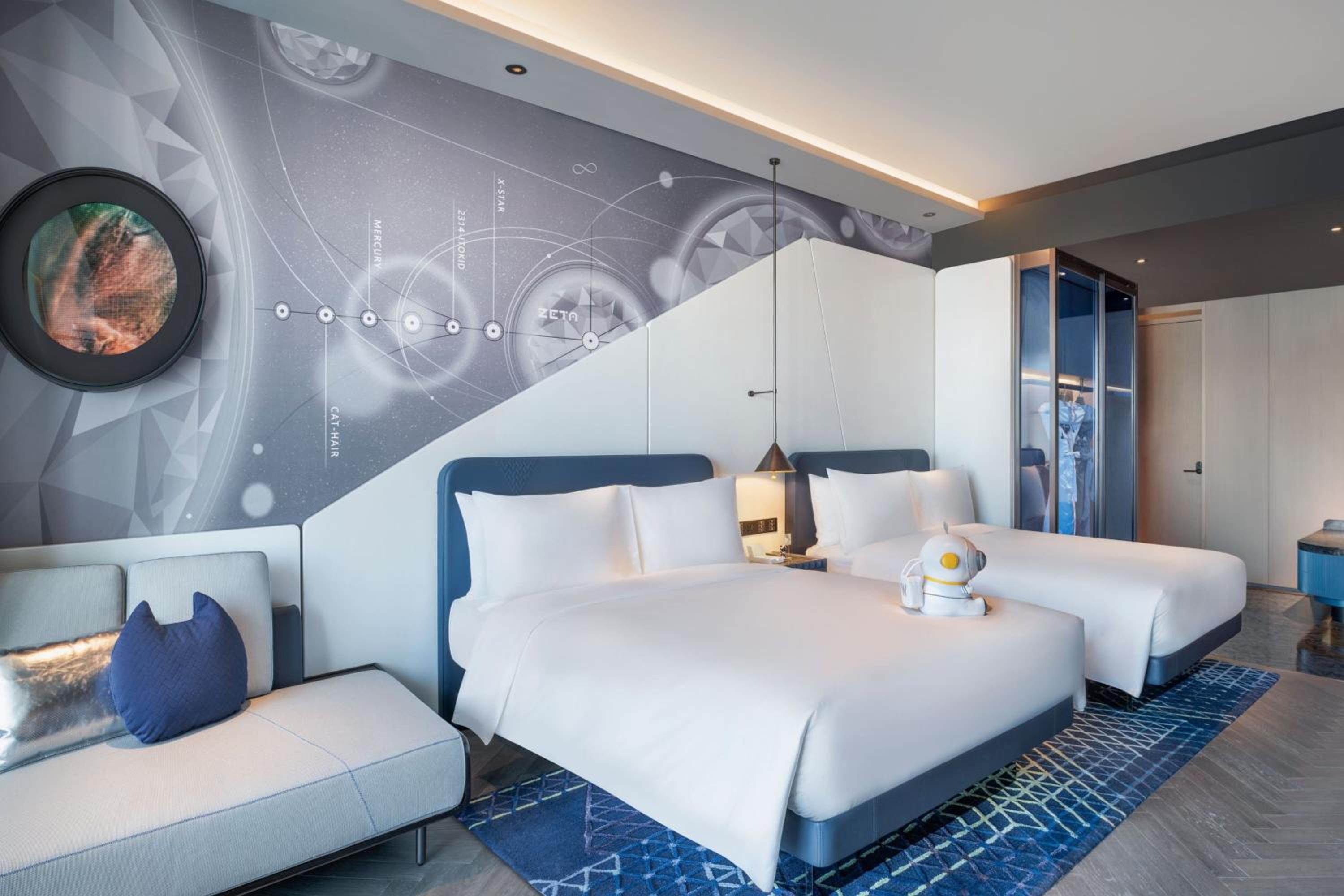 Spectacular Twin Room with City View