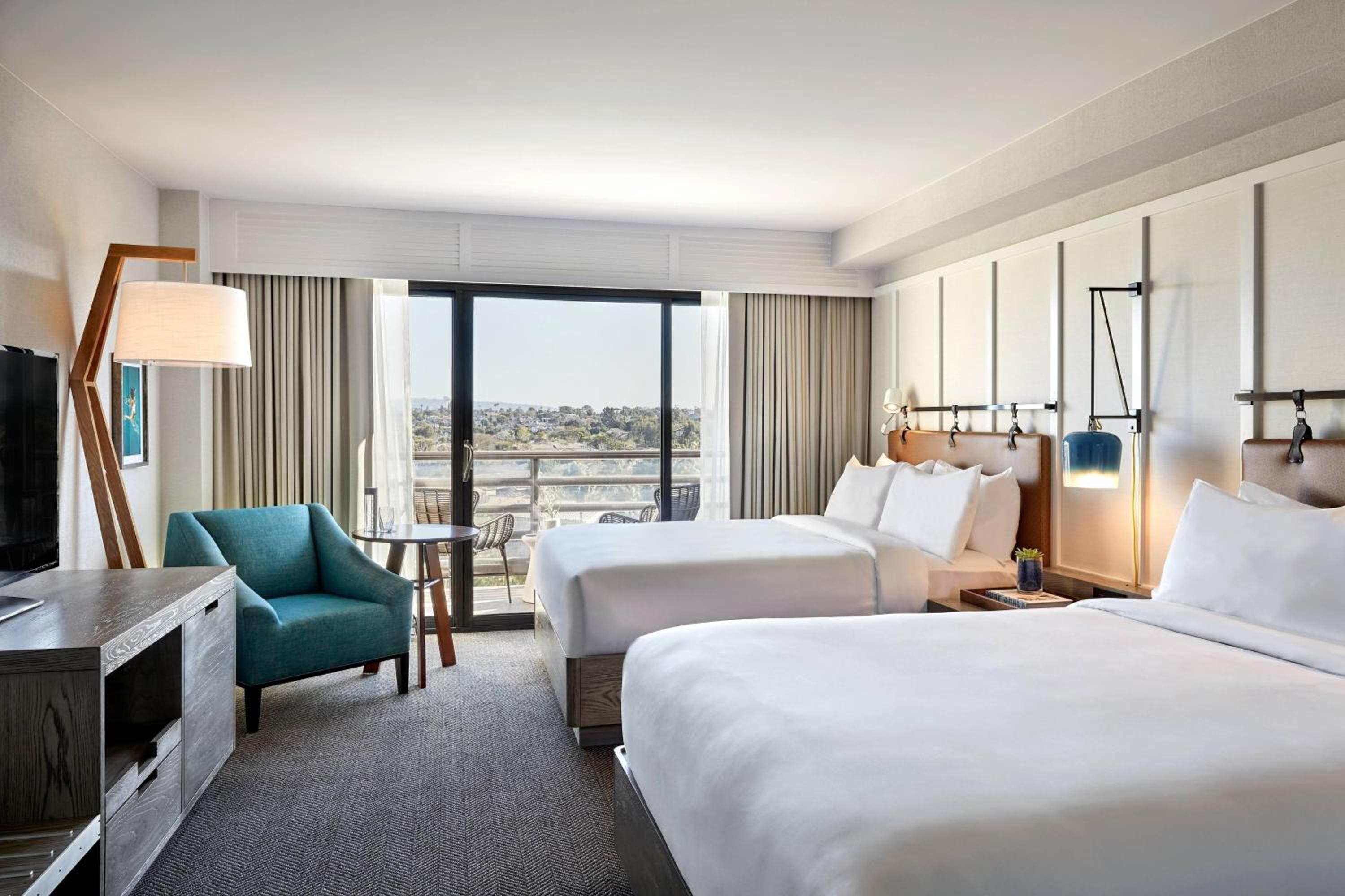 Balcony Queen Room with Two Queen Beds and Golf View - Photo 2