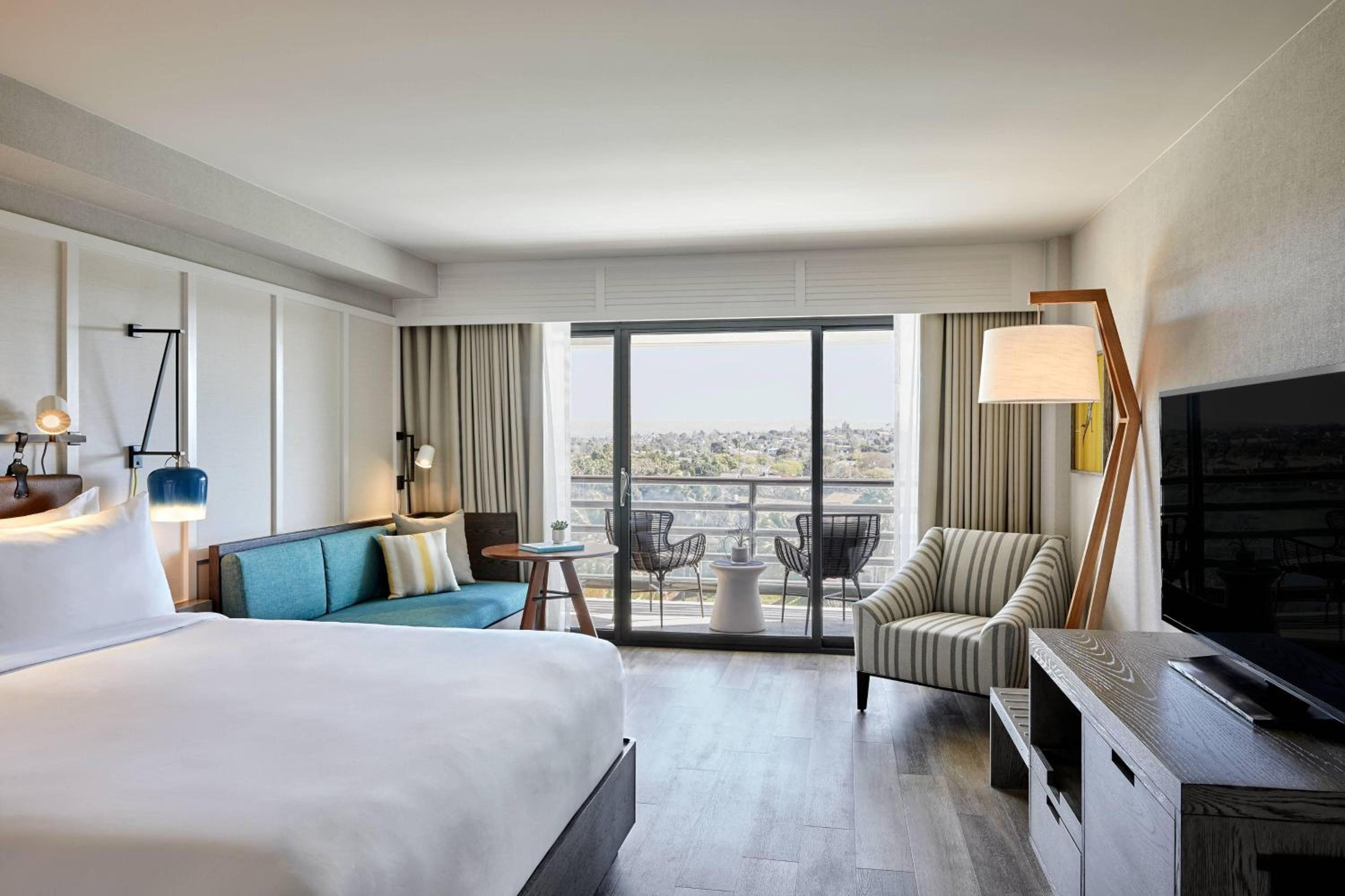 Balcony King Room with Golf View - Photo 2