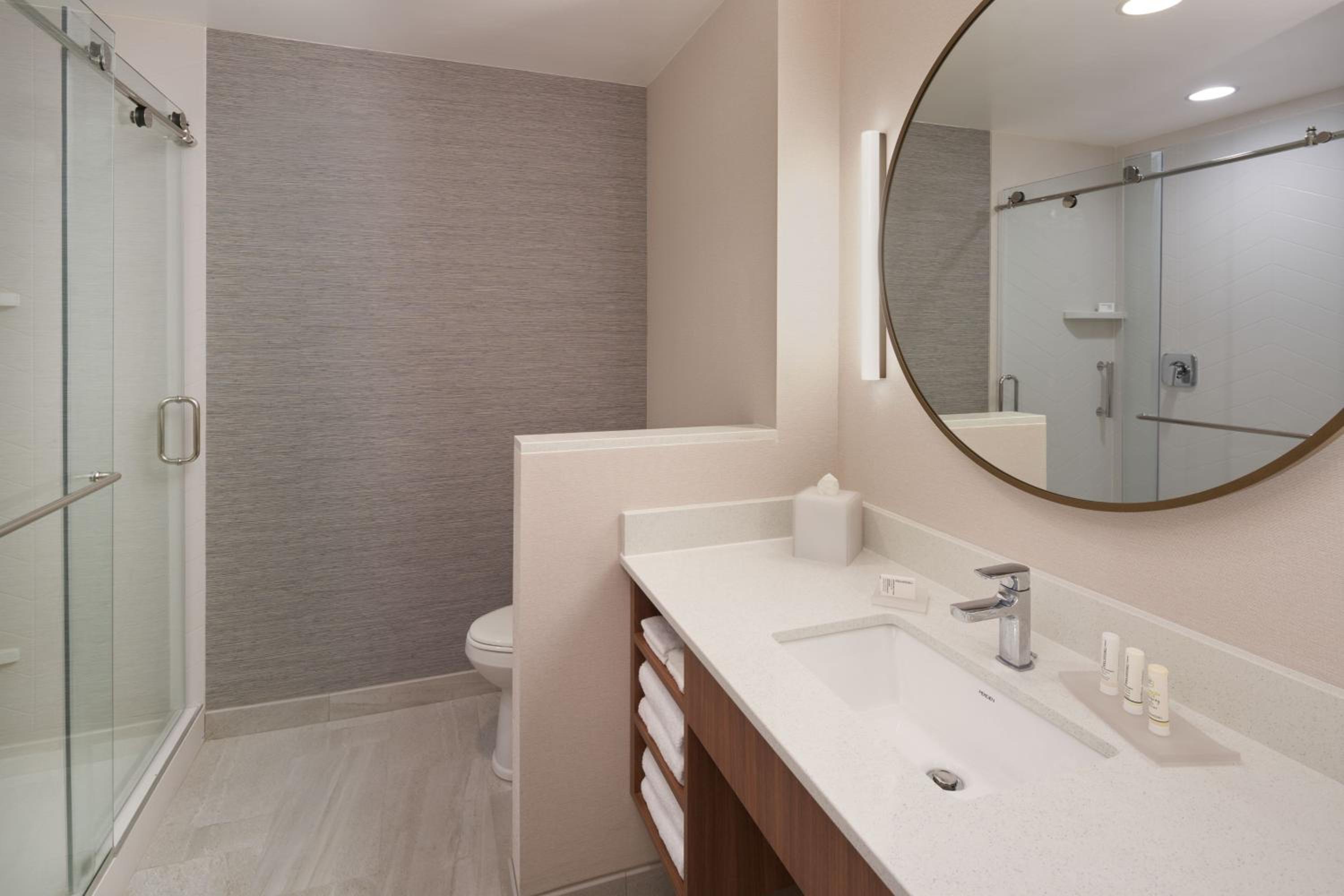 Standard King Room - Photo 2