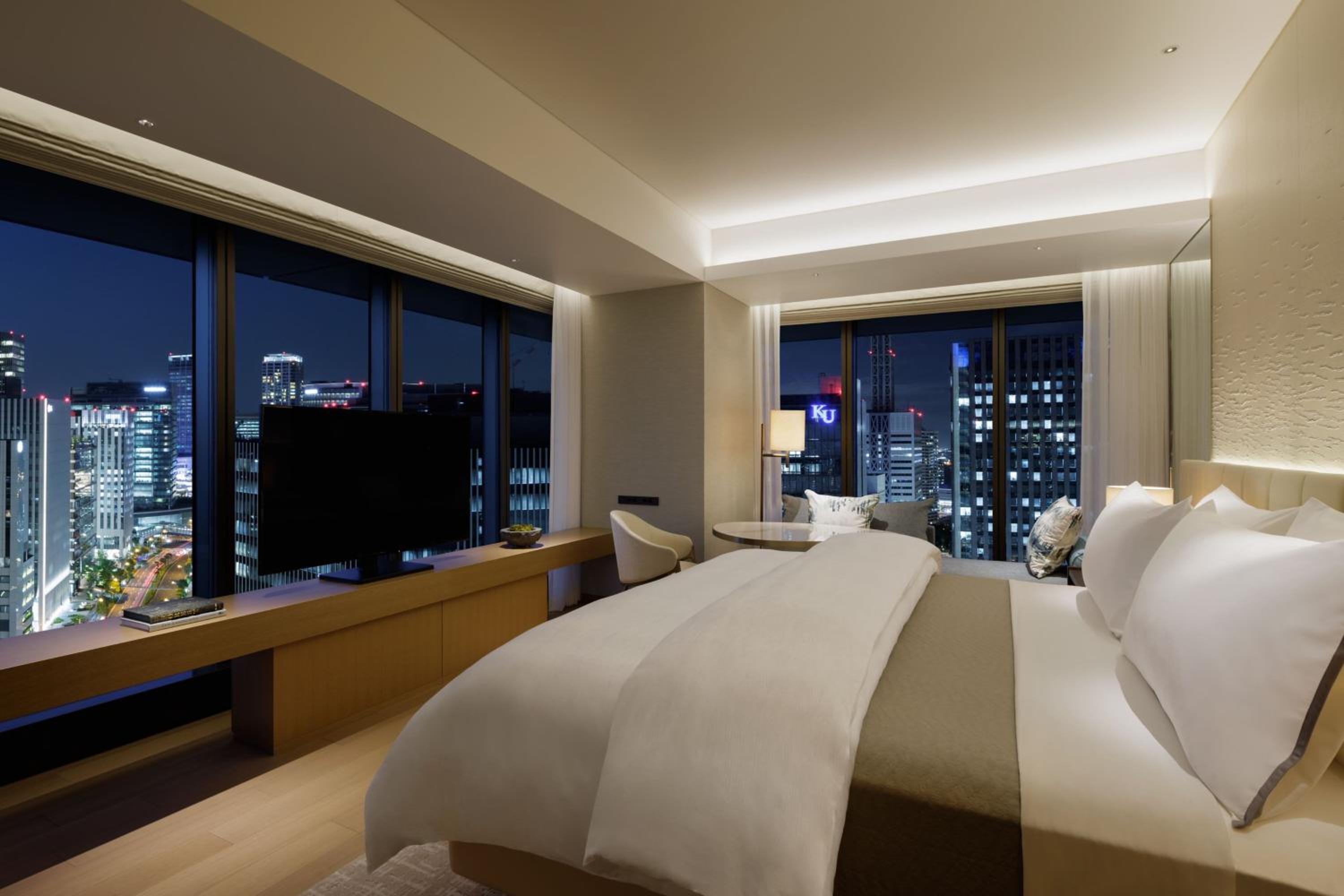 Club Corner King Room - Club Lounge Access