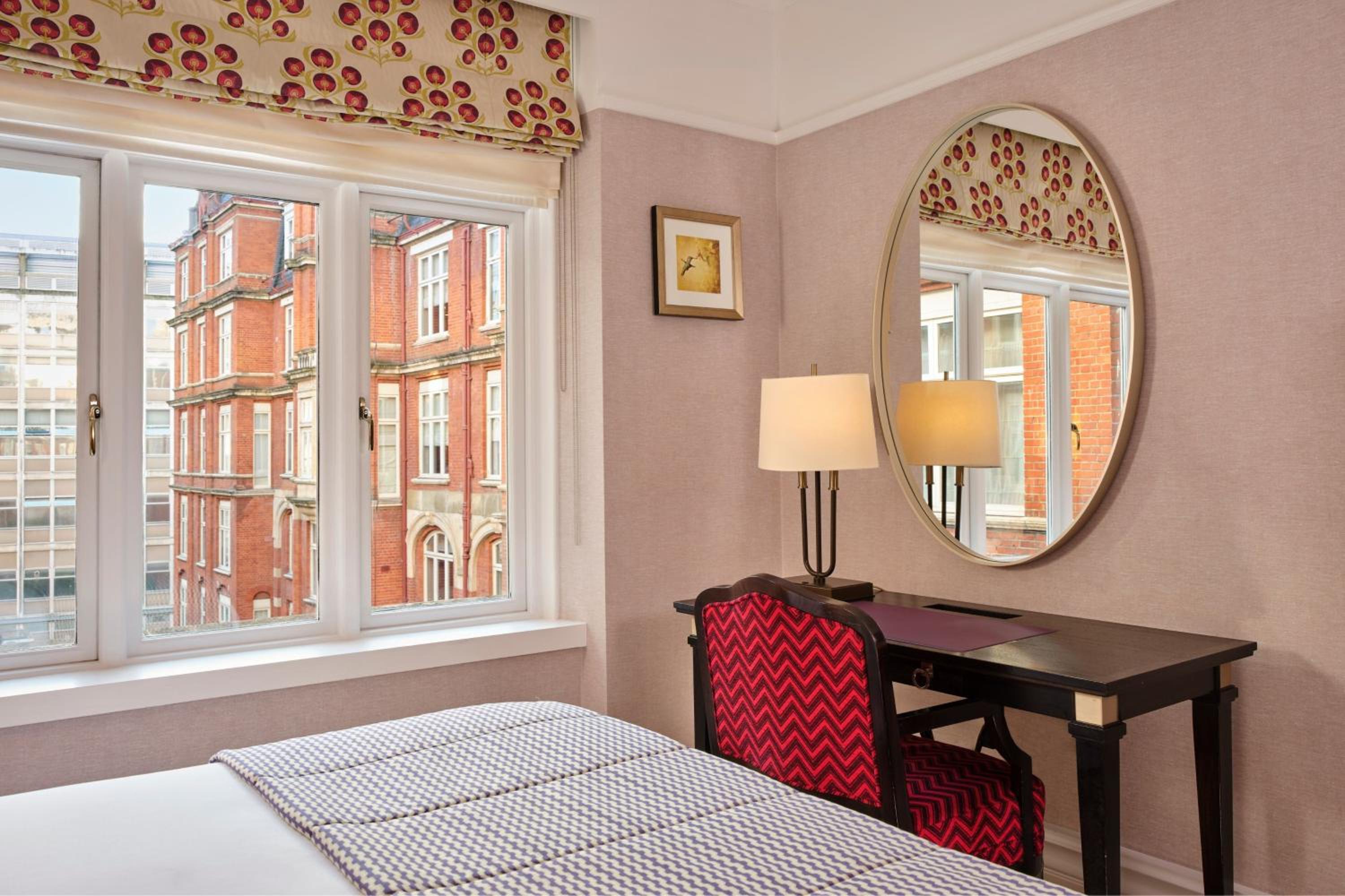 Deluxe, Guest room, 1 King photo 1