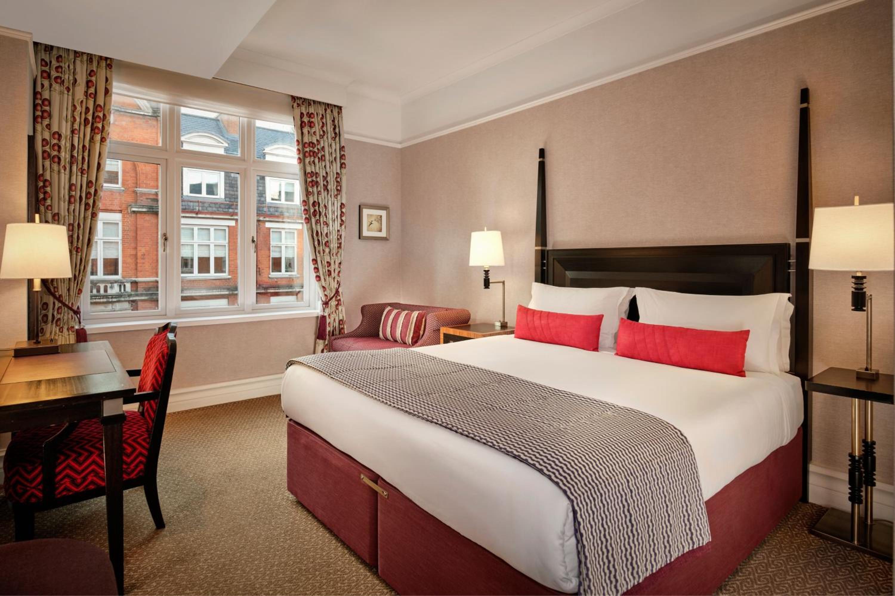 Executive, Larger Guest room, 1 King photo 1