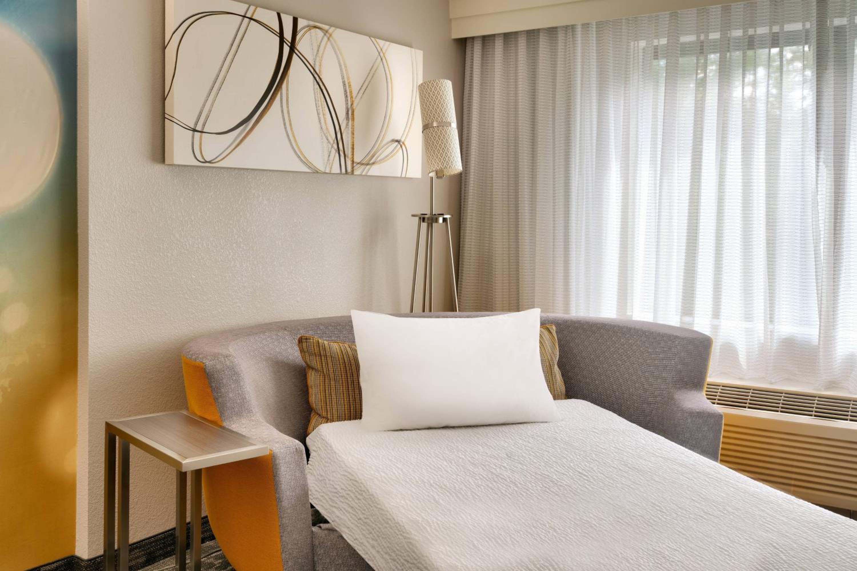 King Room with Sofa Bed - Photo 6