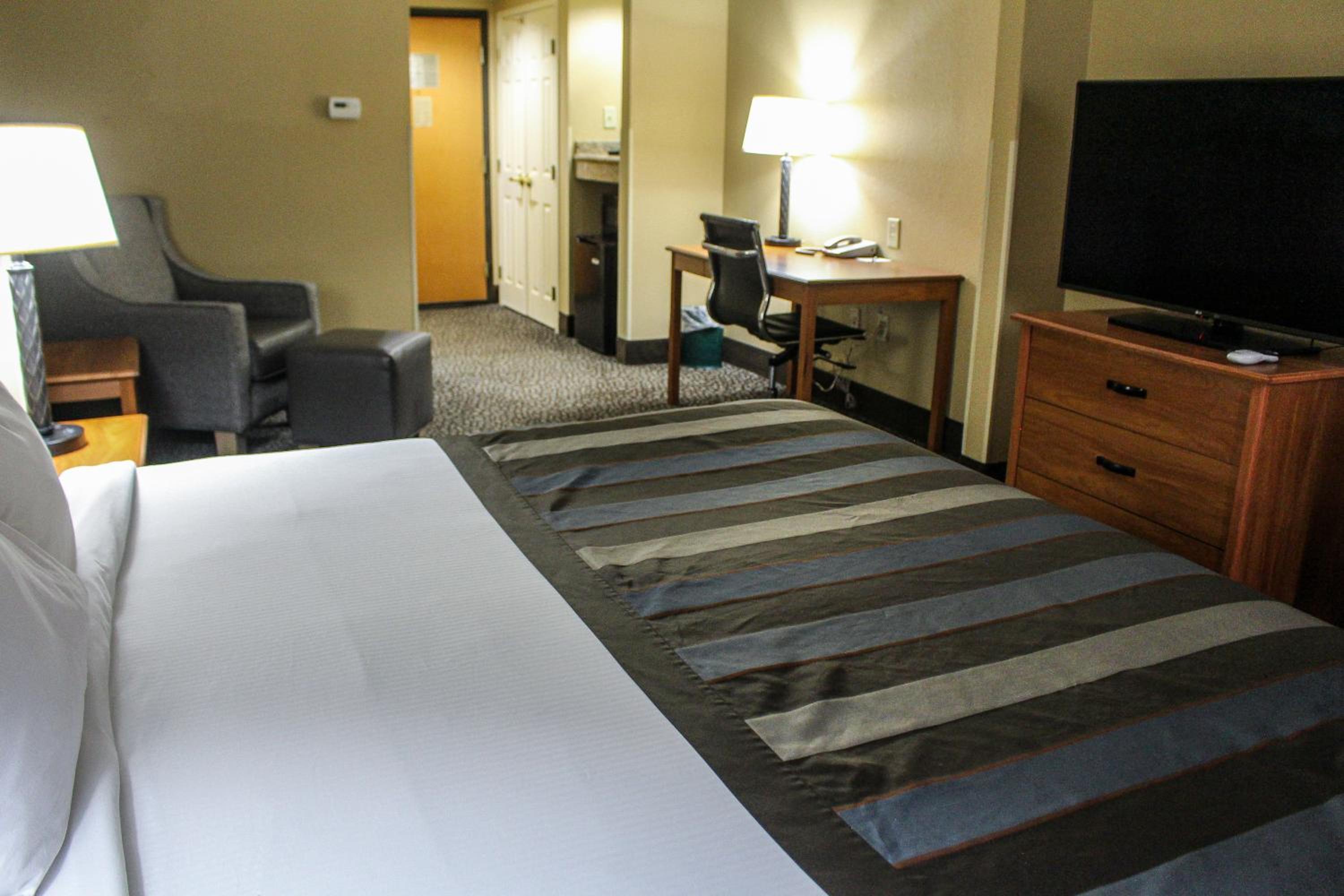 King Room - Non-Smoking - Photo 1
