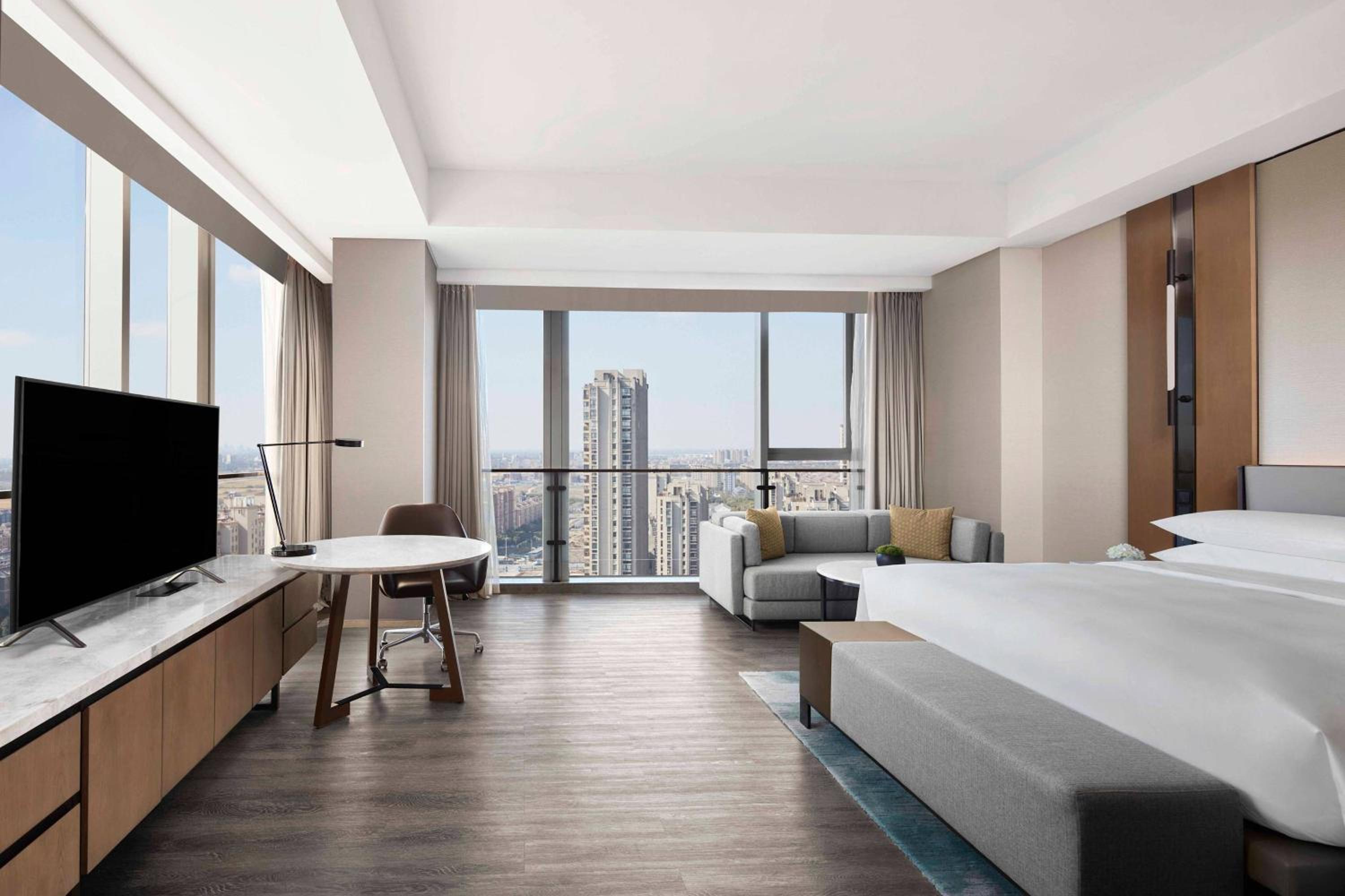 Corner King Room