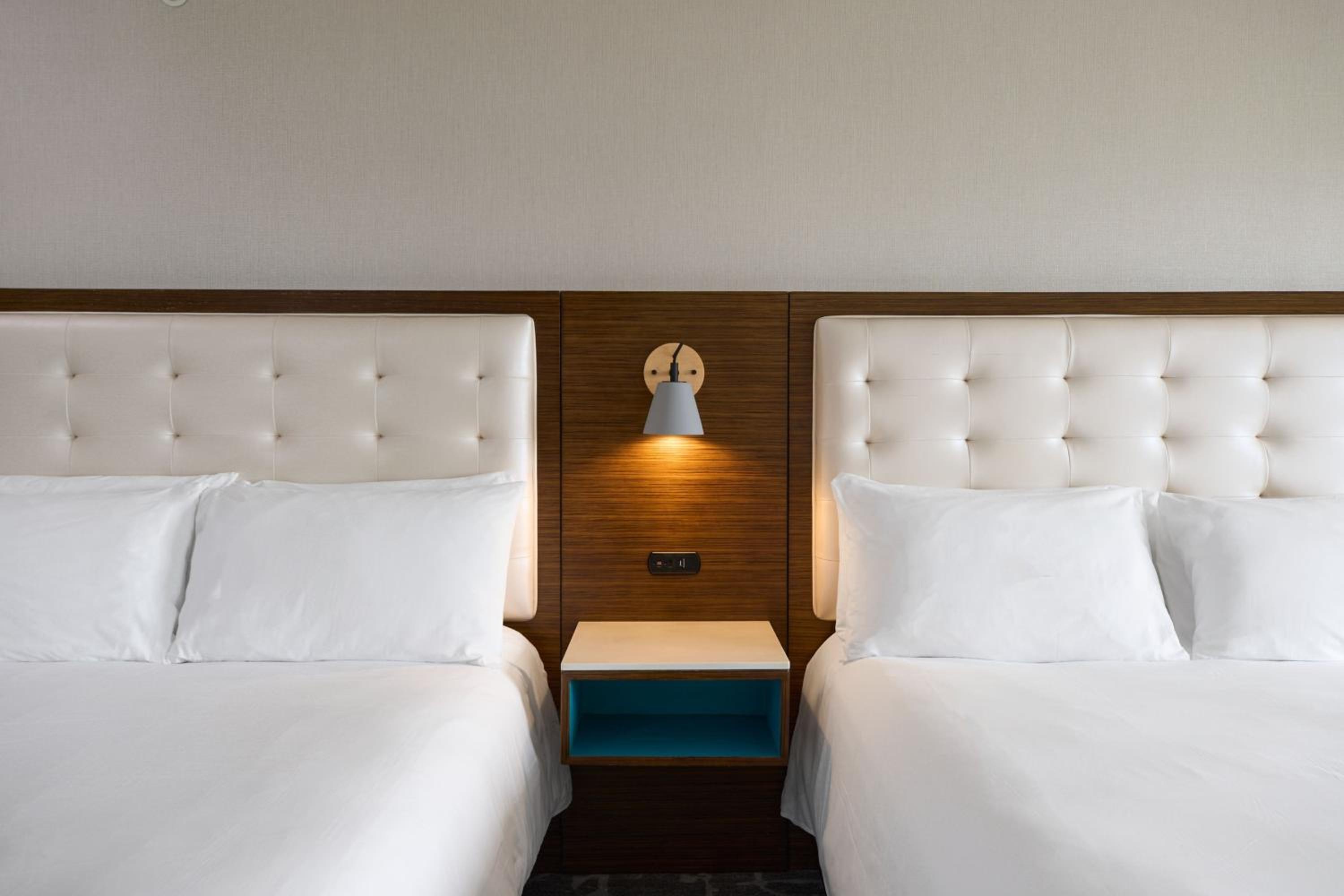 Club Queen room with two Queen Beds photo 3