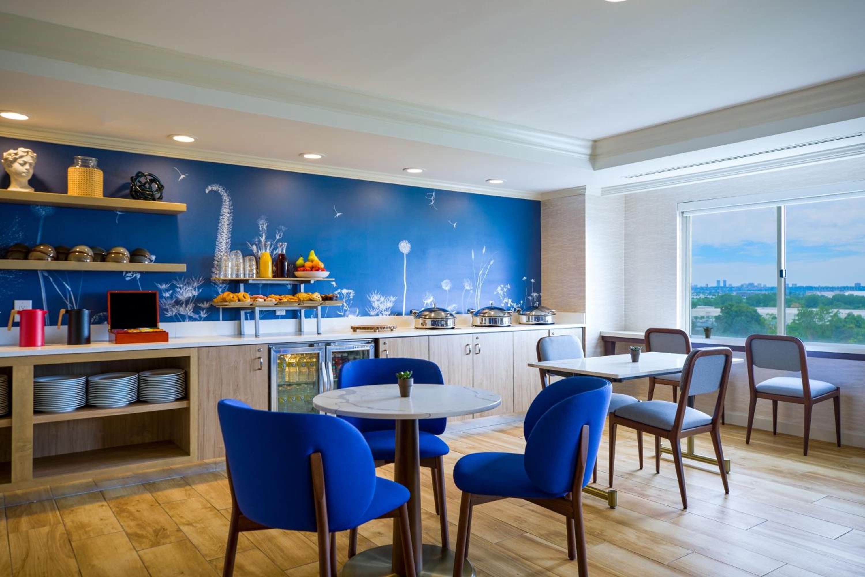 Club King Room