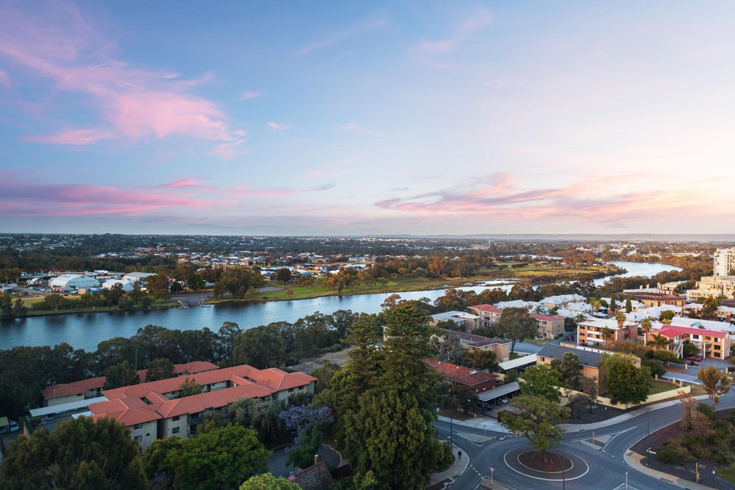 Savvy Suite, 1 Bedroom Suite, 1 King, Swan River view