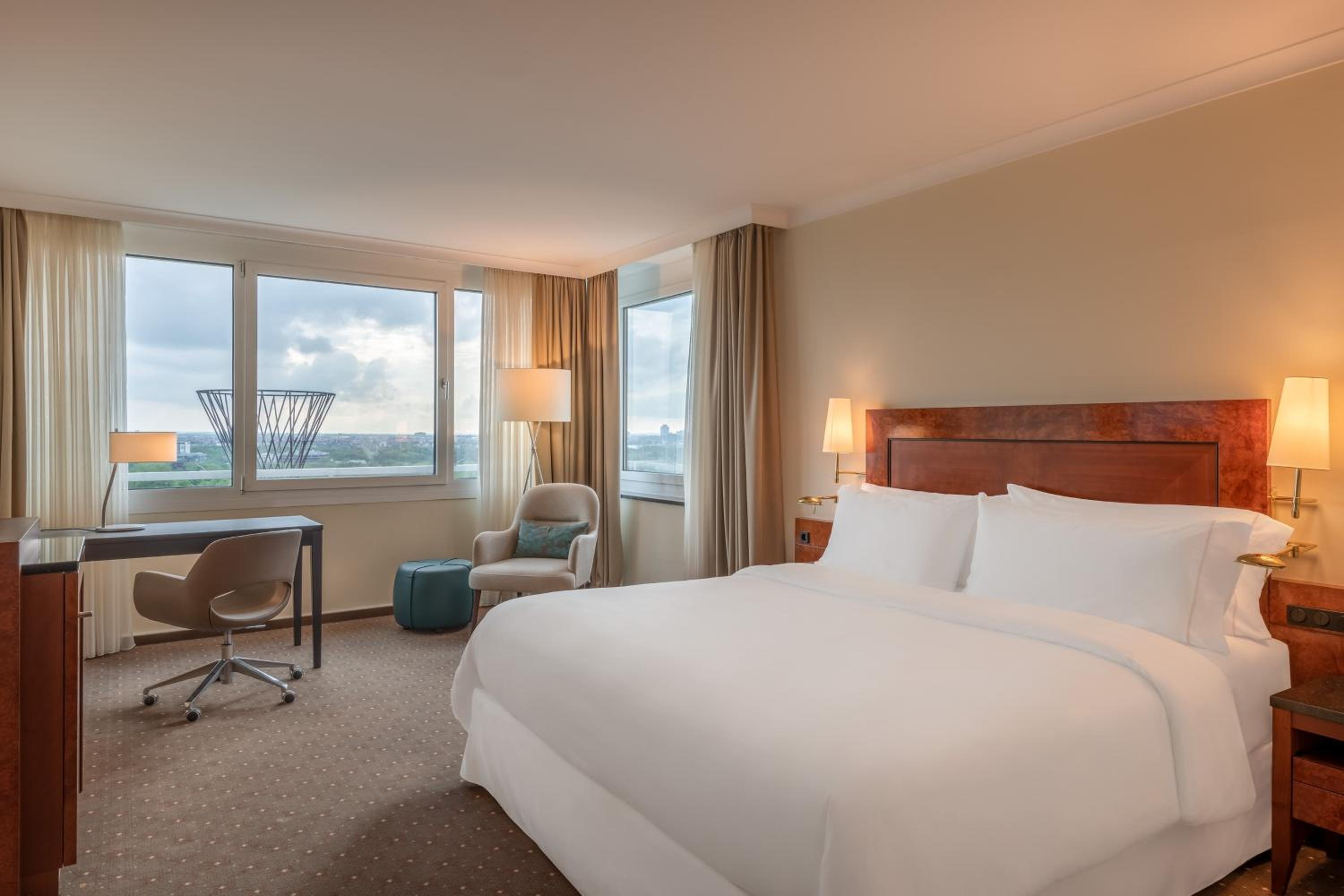 Westin Club Room, Guest Room, 1 King - Photo 1