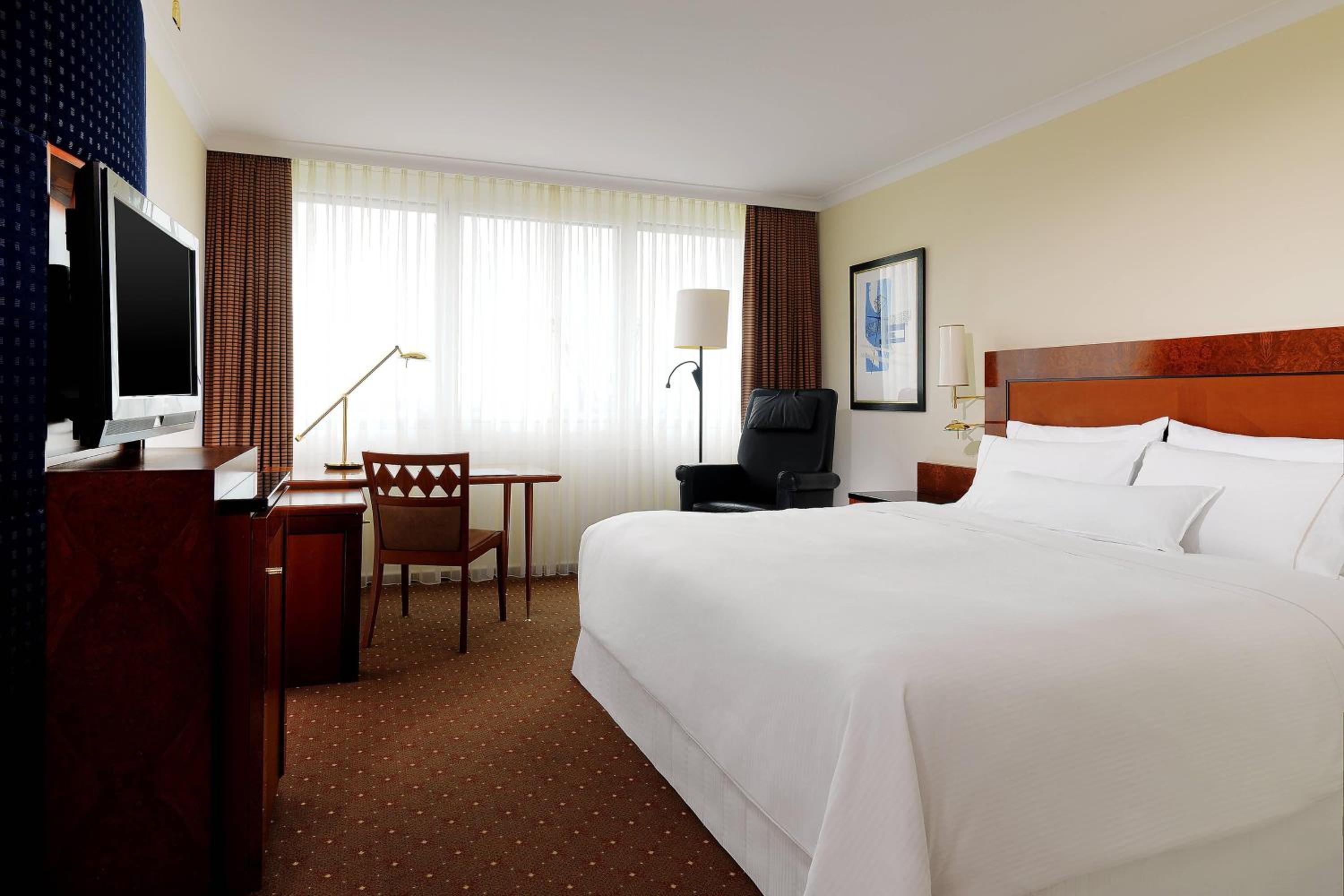 Deluxe King Room - Photo 1