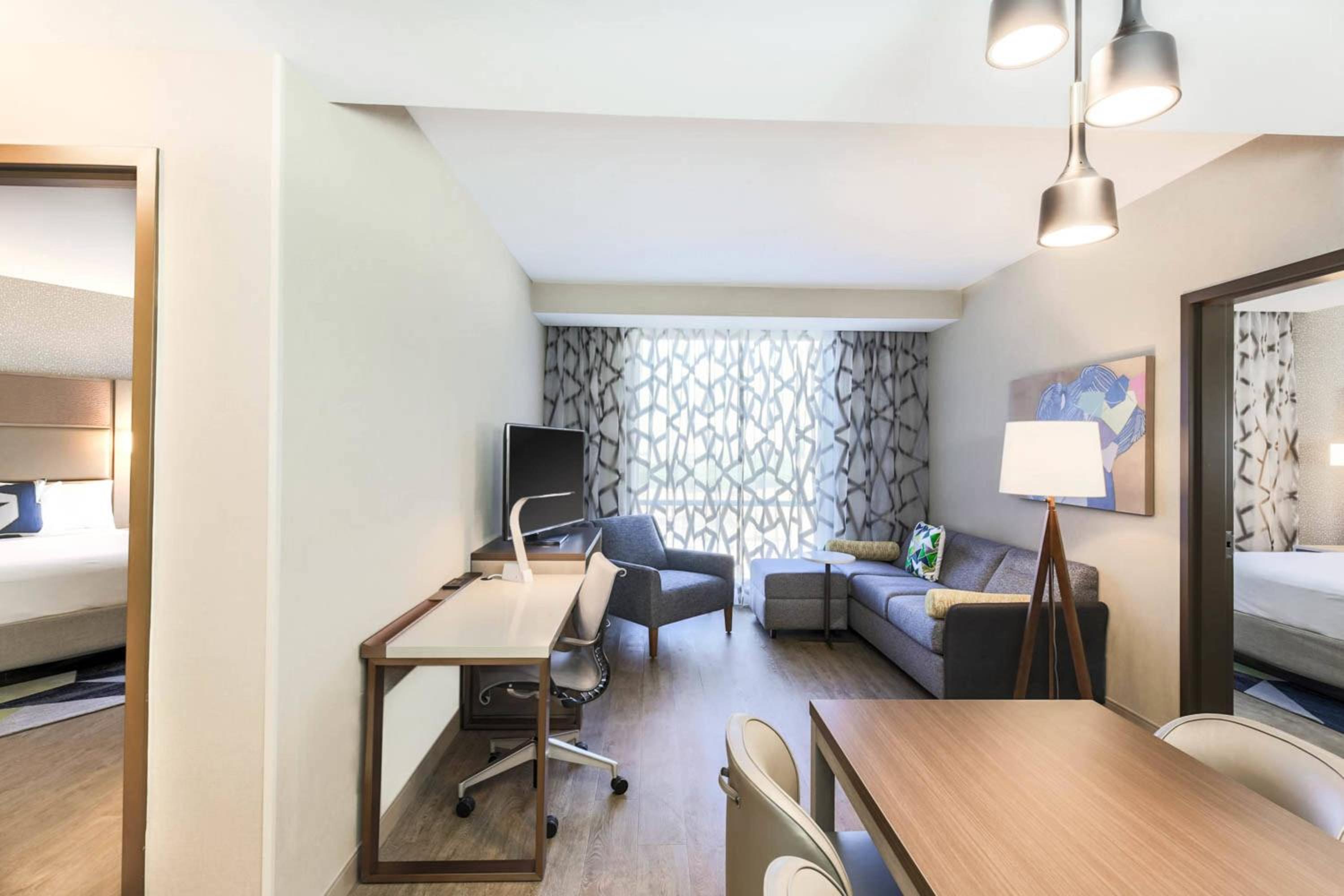 2 Bedroom Suite, Corner room - Photo 1