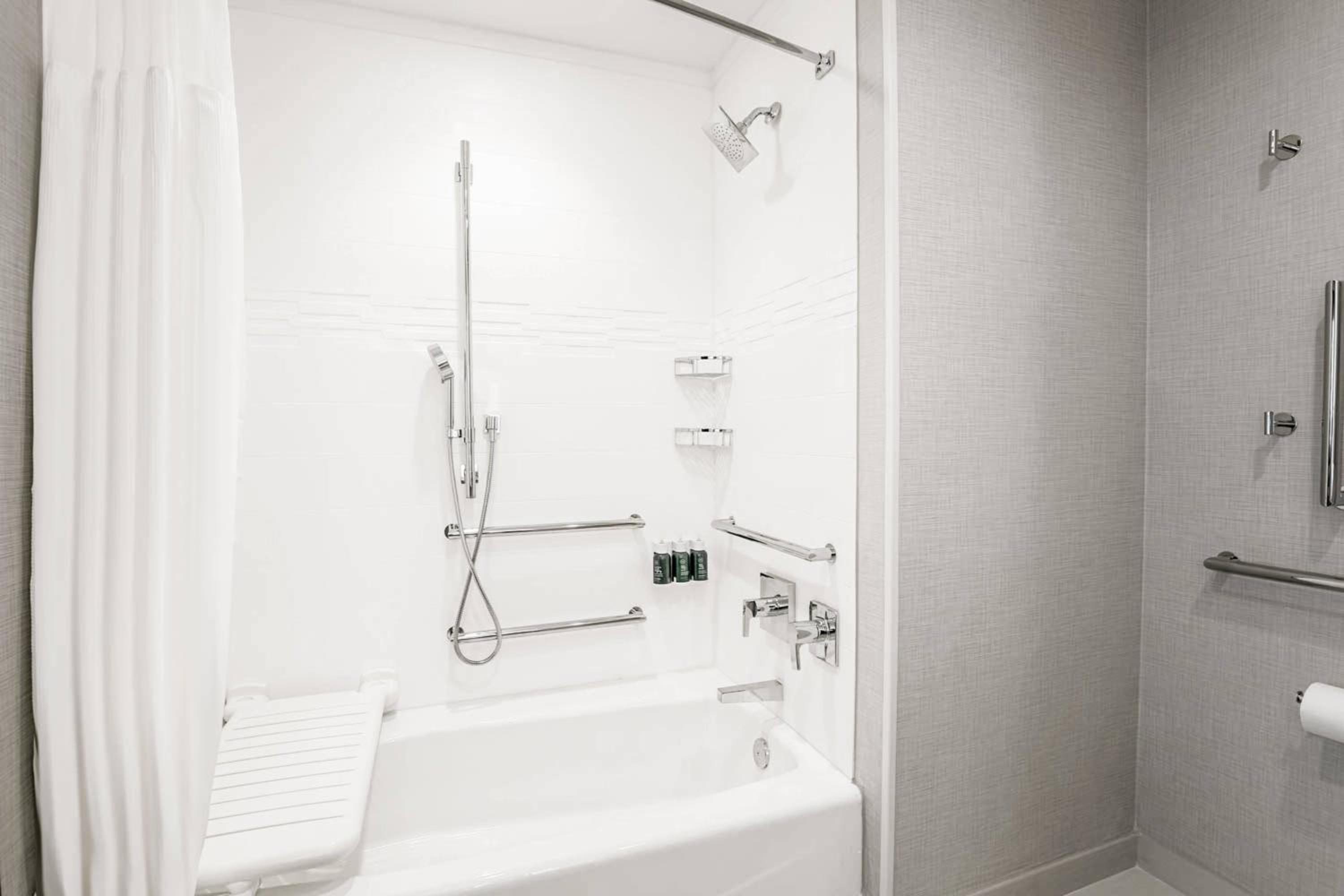 Studio King Suite with Sofa Bed - Mobility Accessible with Tub - Photo 4