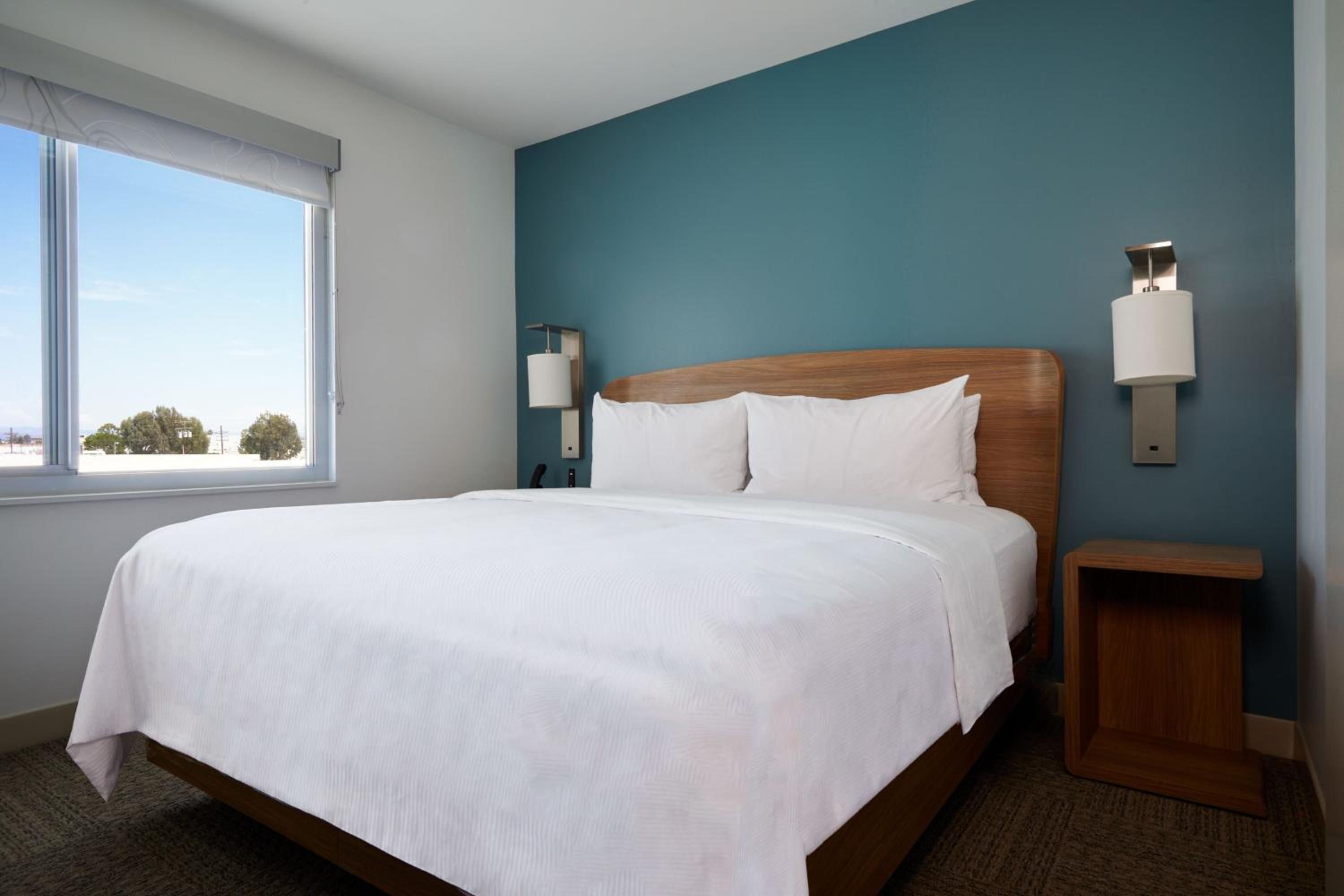 One-Bedroom King Suite with Sofa Bed - Photo 2