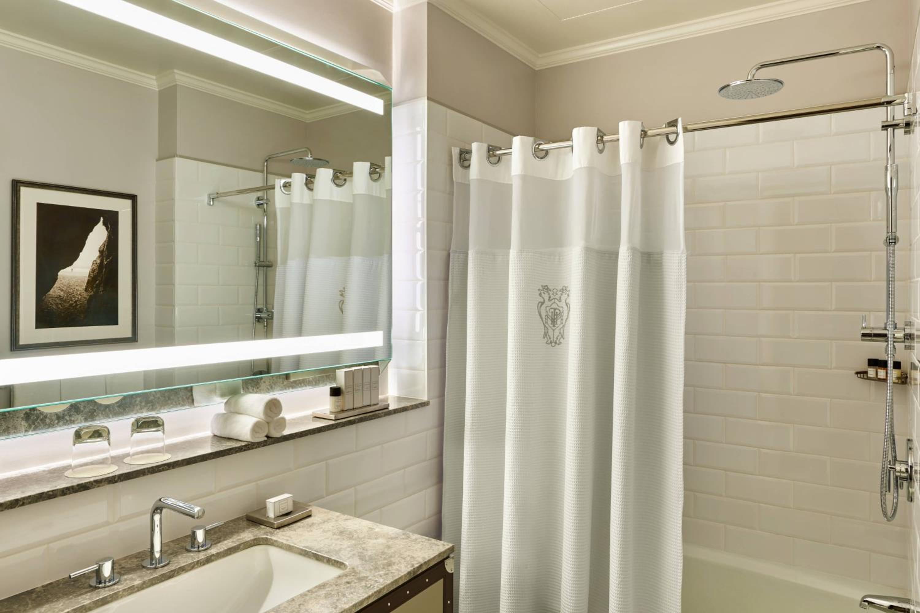Superior Room, Guest room, 1 King - Photo 2