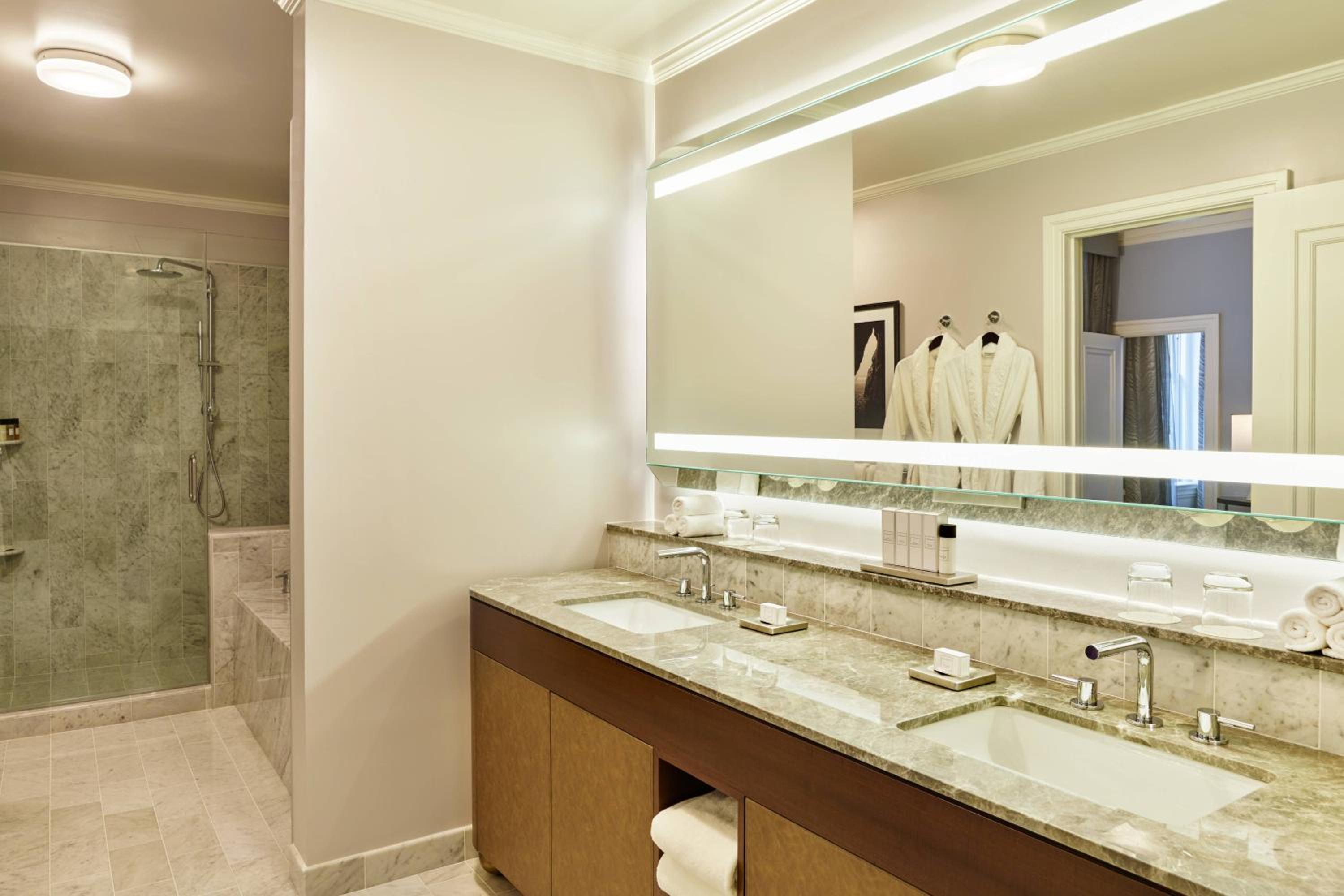 Palace Suite, 1 Bedroom Larger Suite, 1 King, Sofa bed