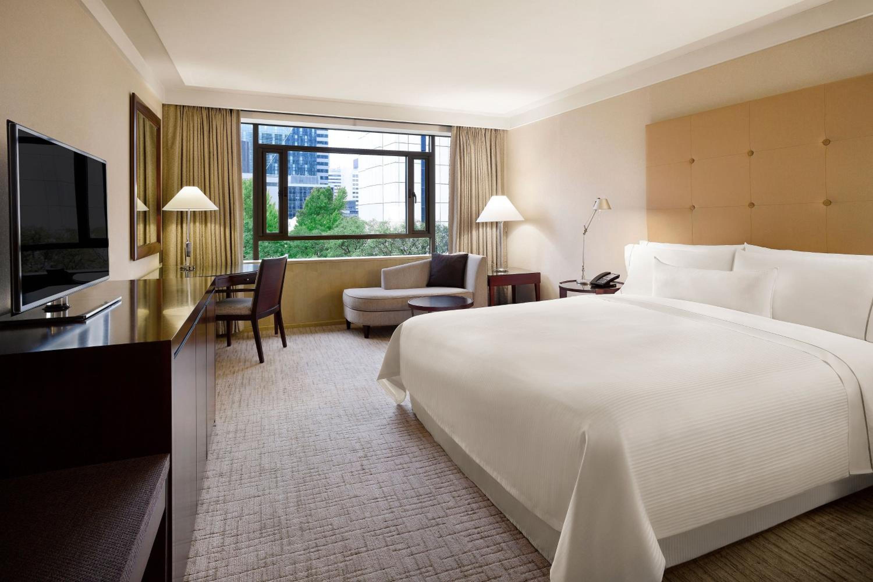 Deluxe Room, 2 Twin Beds, Pool Access, City View