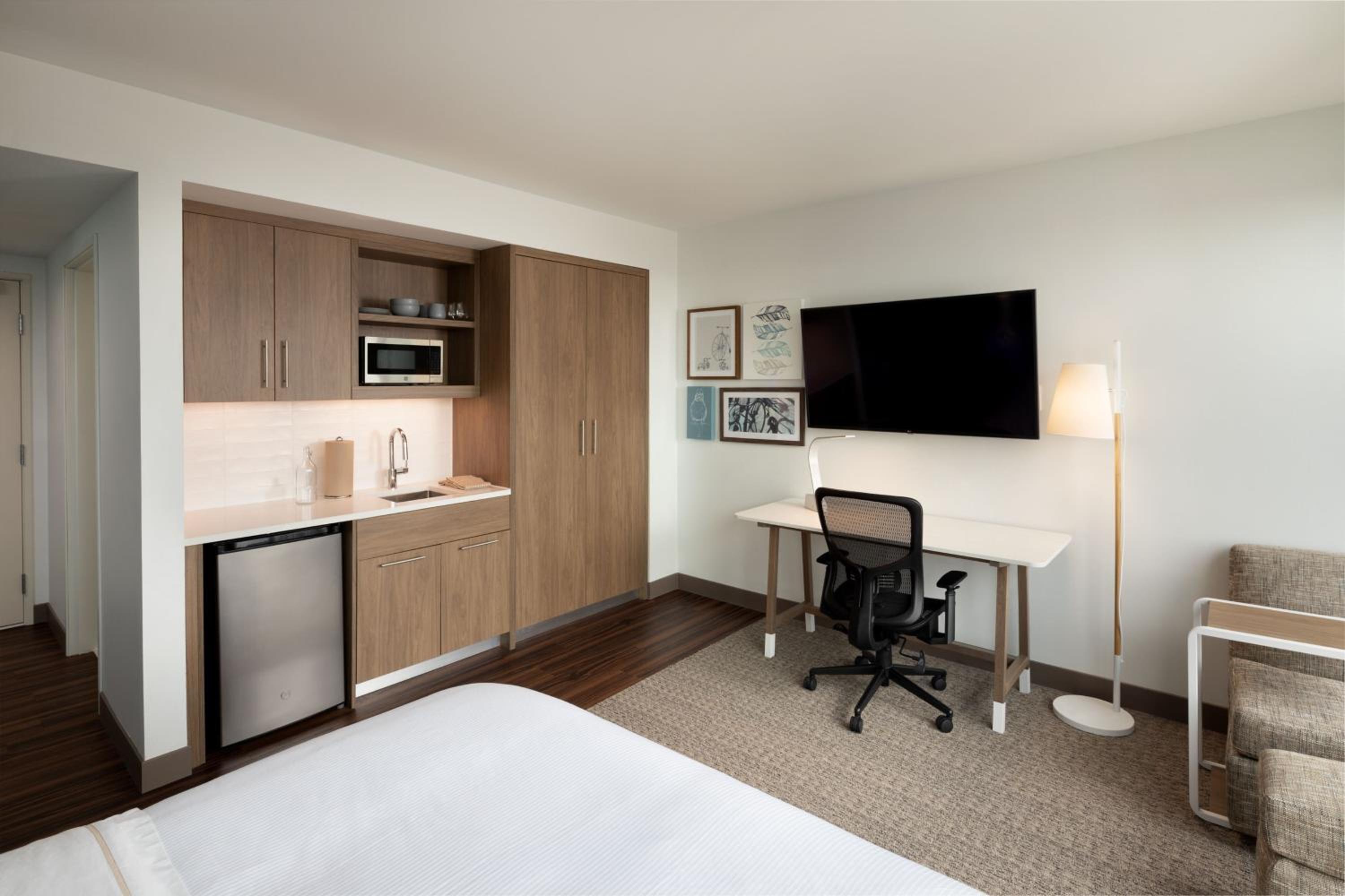 Standard King Room - Photo 4