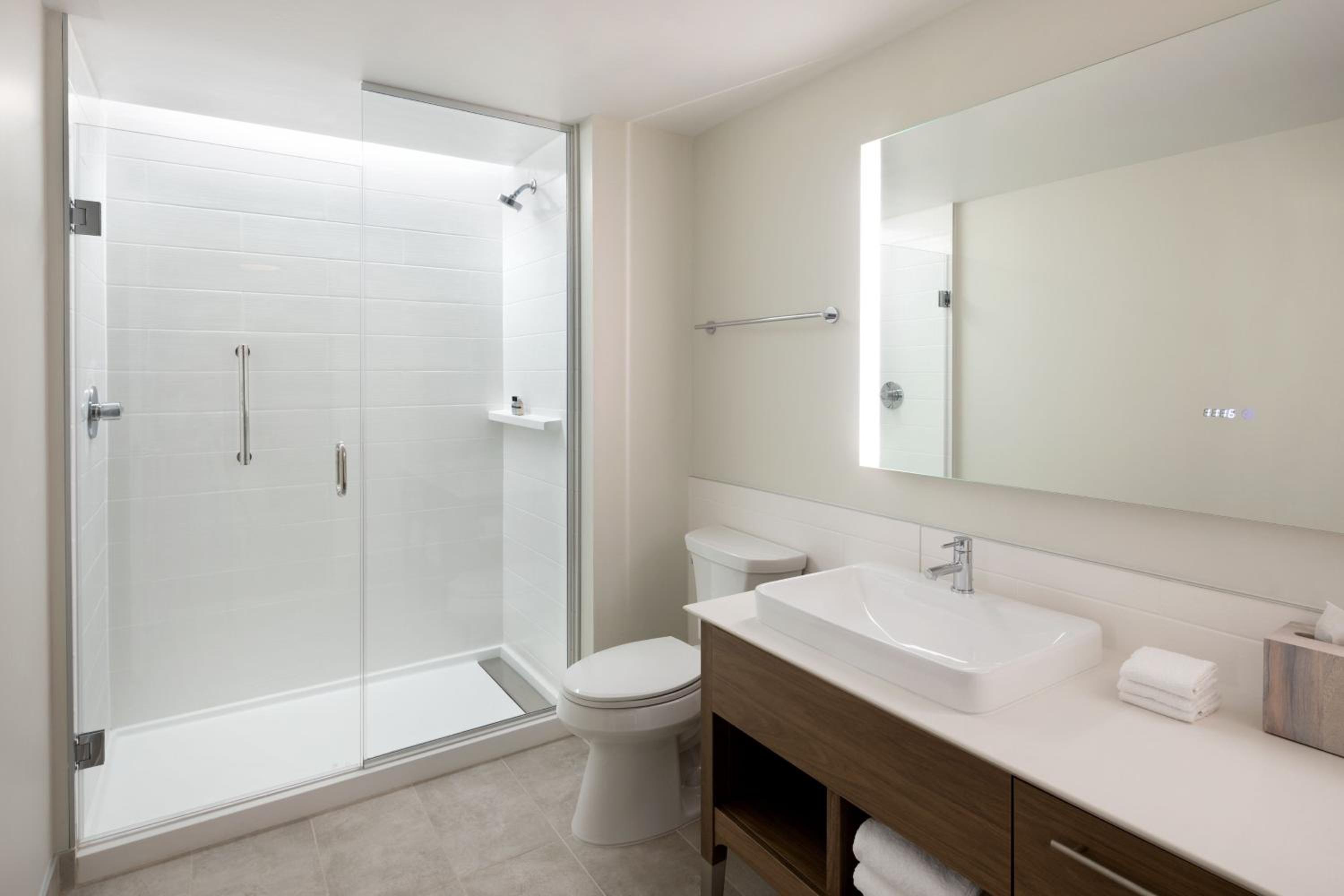 Standard King Room - Photo 6