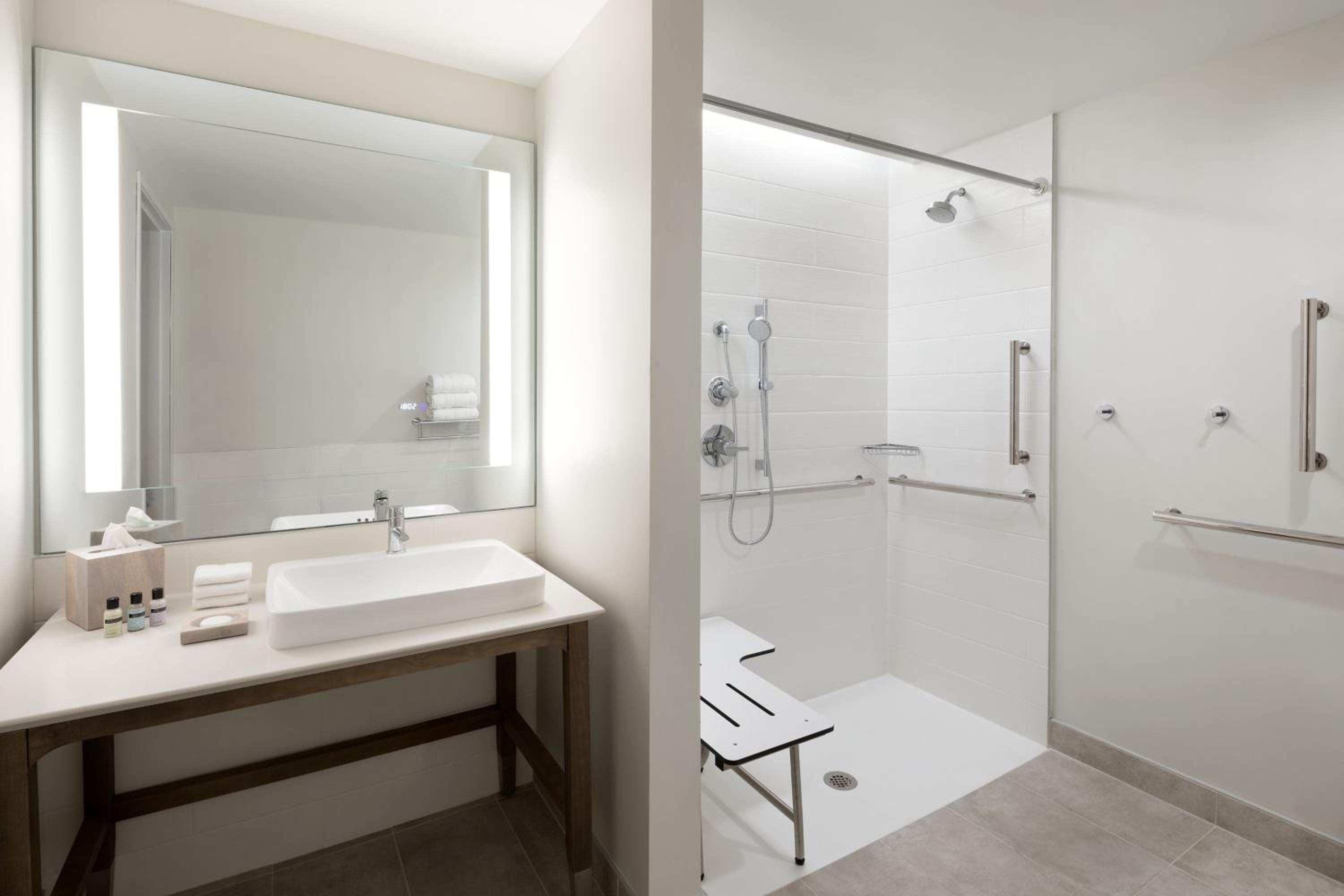 Standard King Room - Photo 3