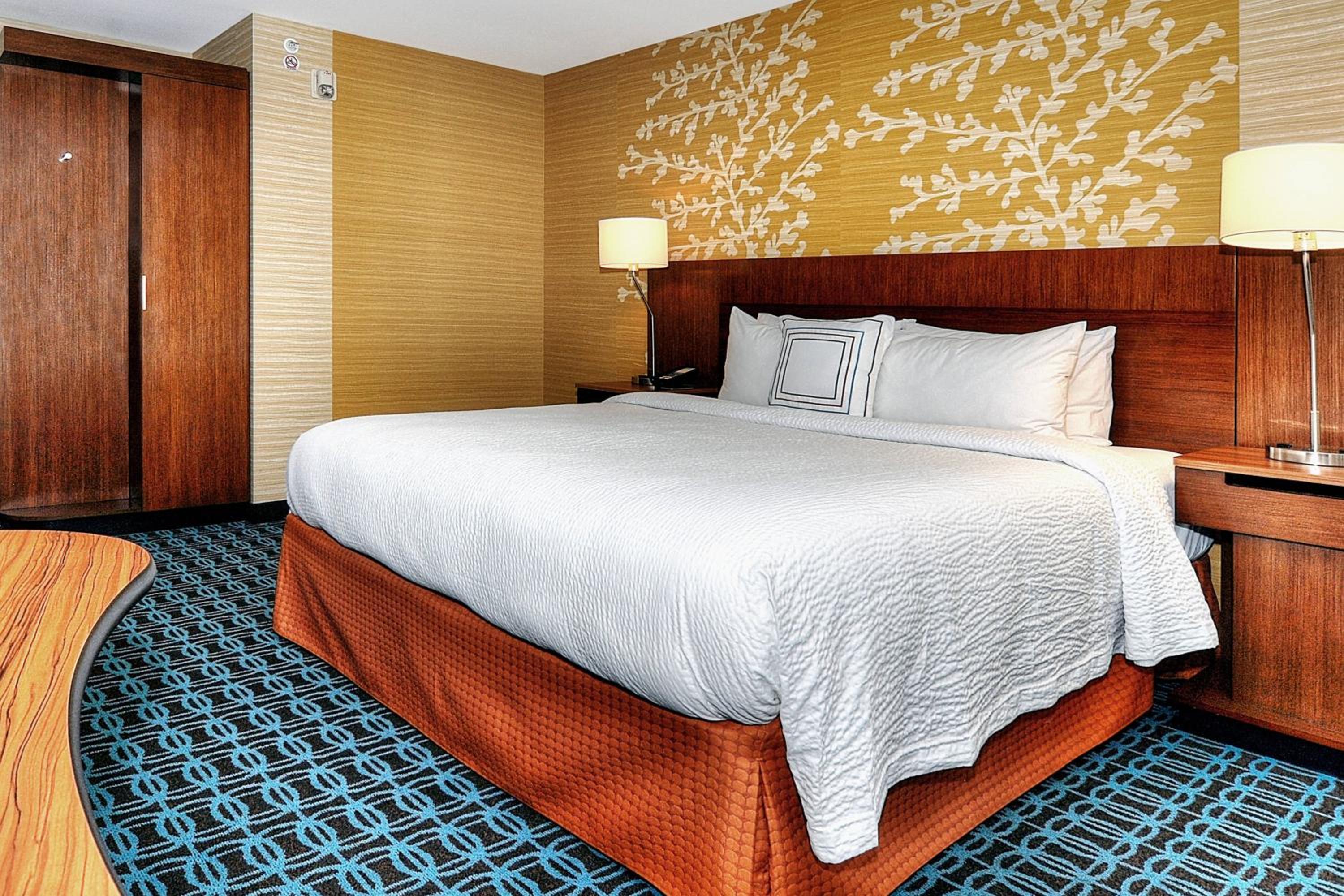 Guest King Room with Balcony - Photo 3