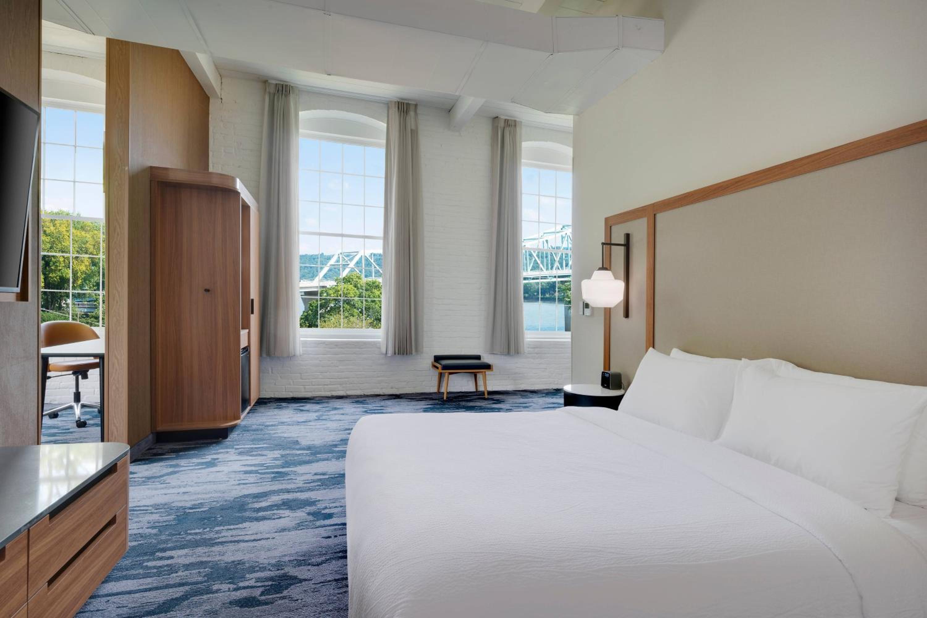 Single King Suite, 1 Bedroom Suite, 1 King, Sofa bed - Photo 4