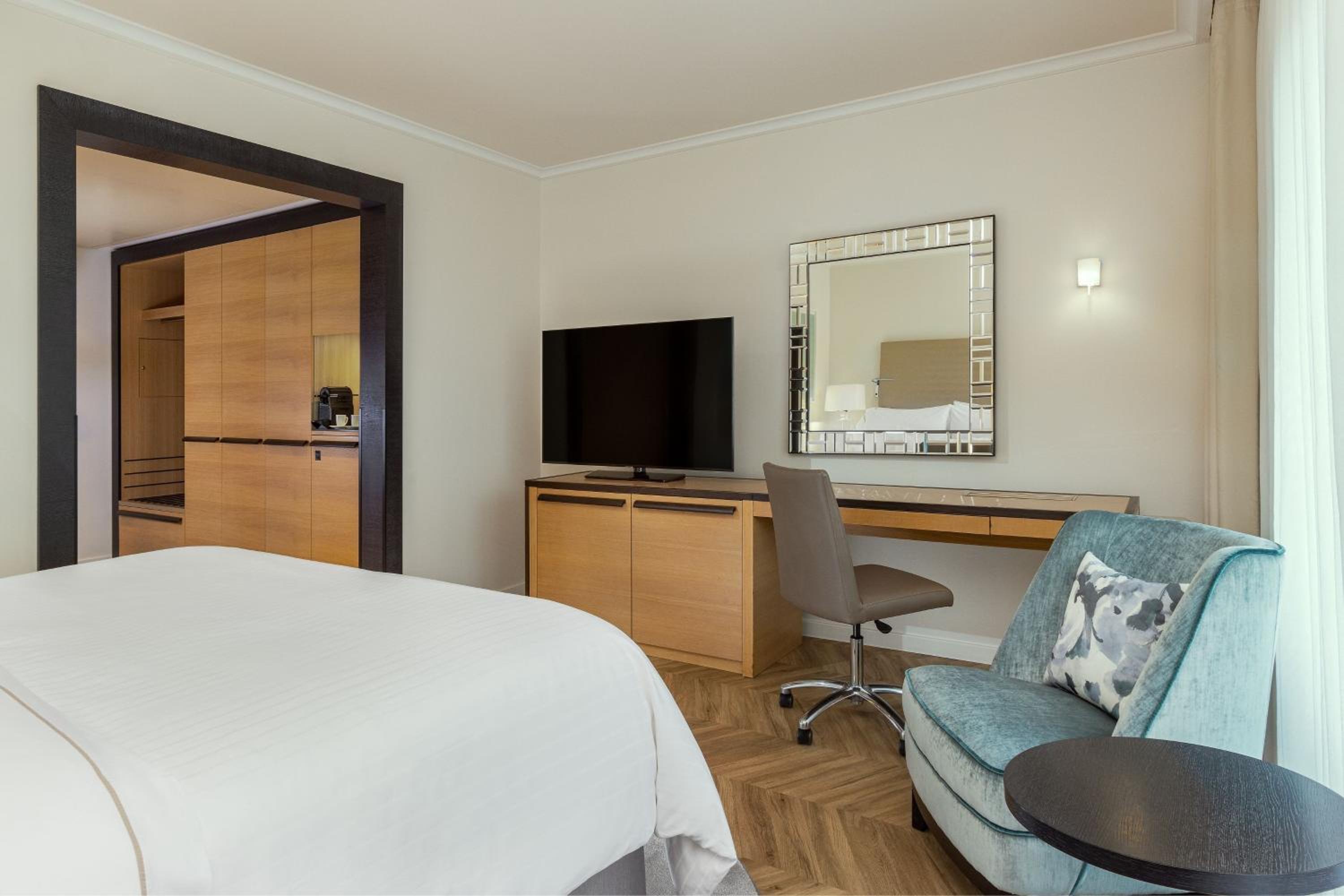 Superior King Room
