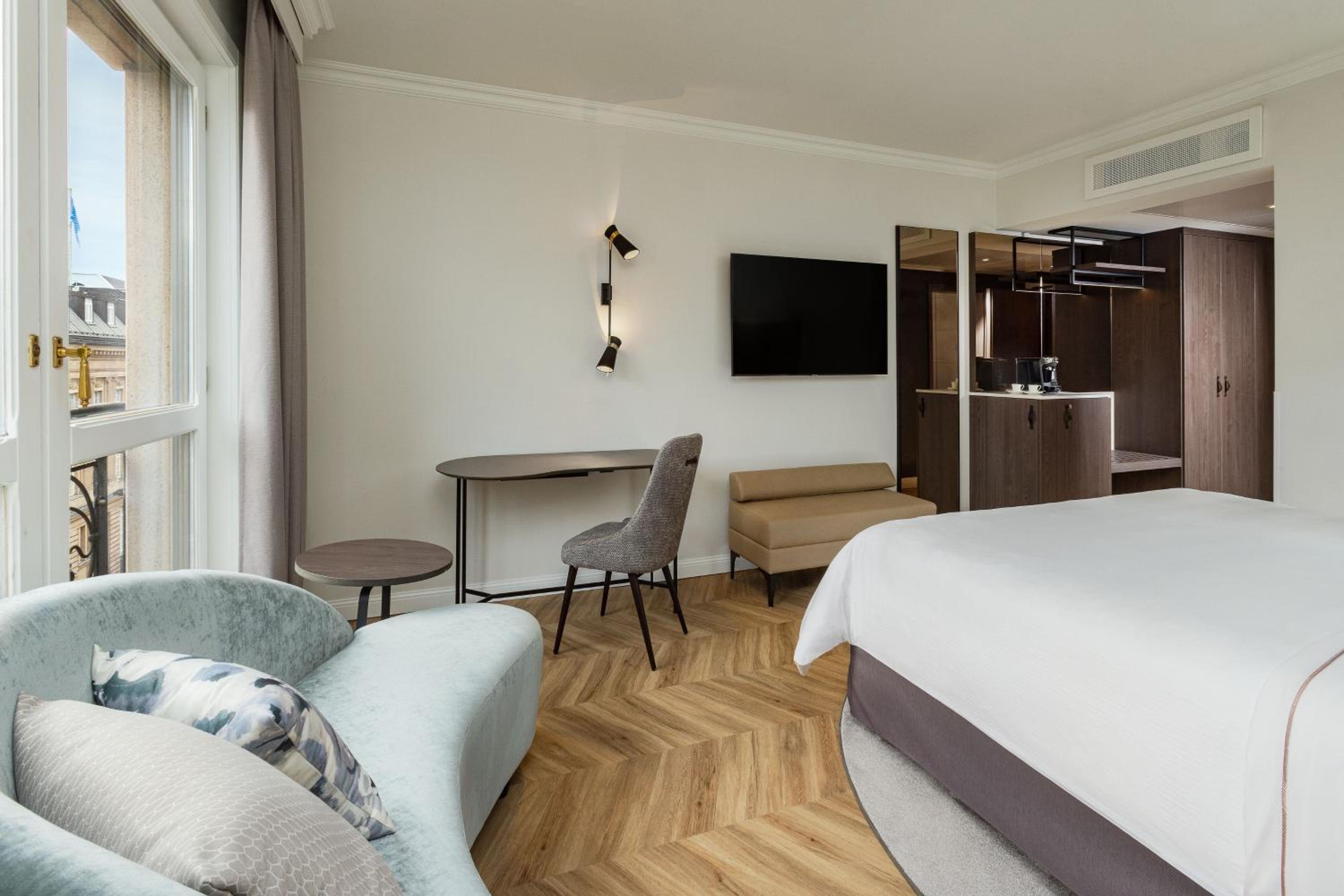 Panoramic Deluxe King Room