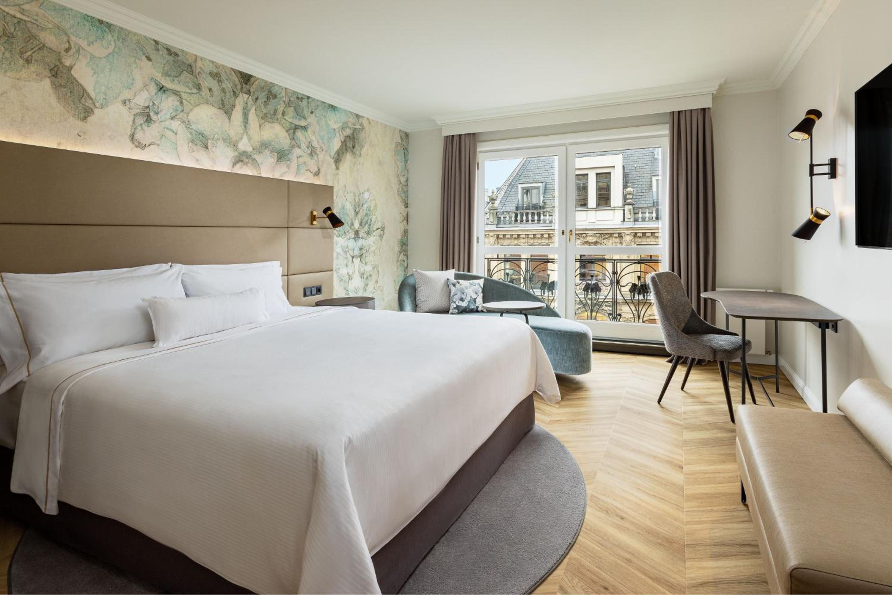 Panoramic Deluxe King Room