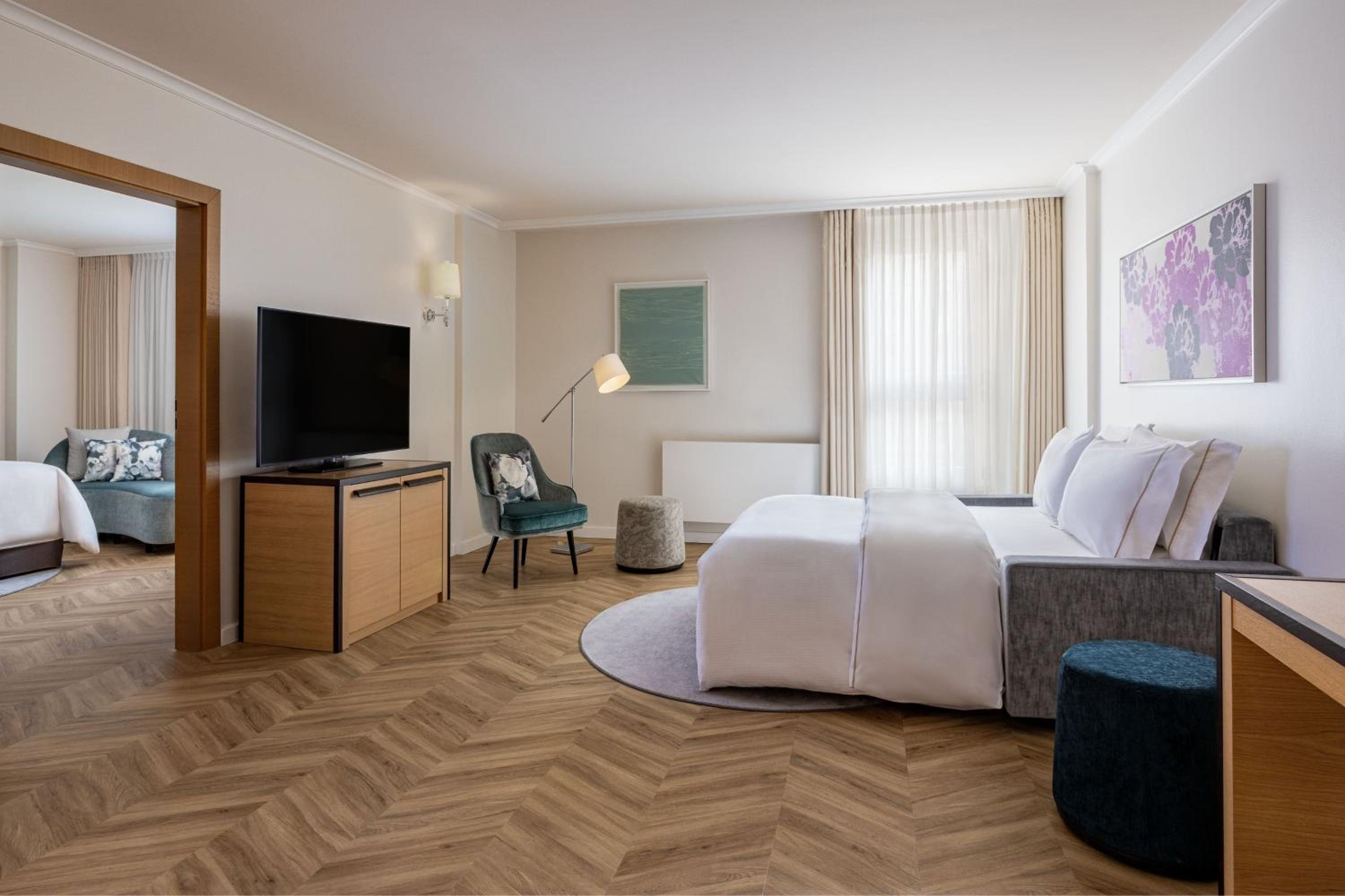 Westin Grand King Apartment thumbnail 5