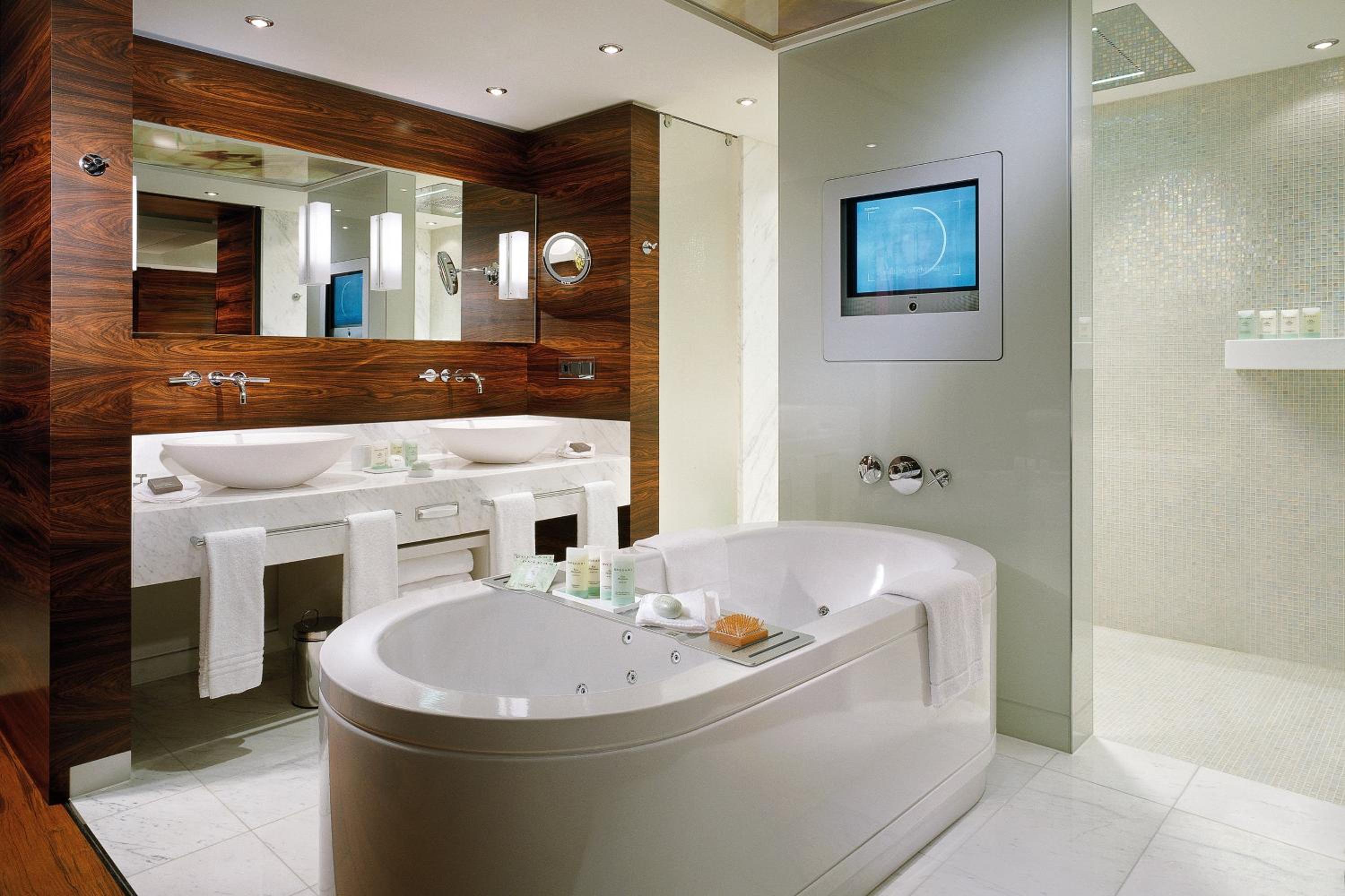 Corner Suite