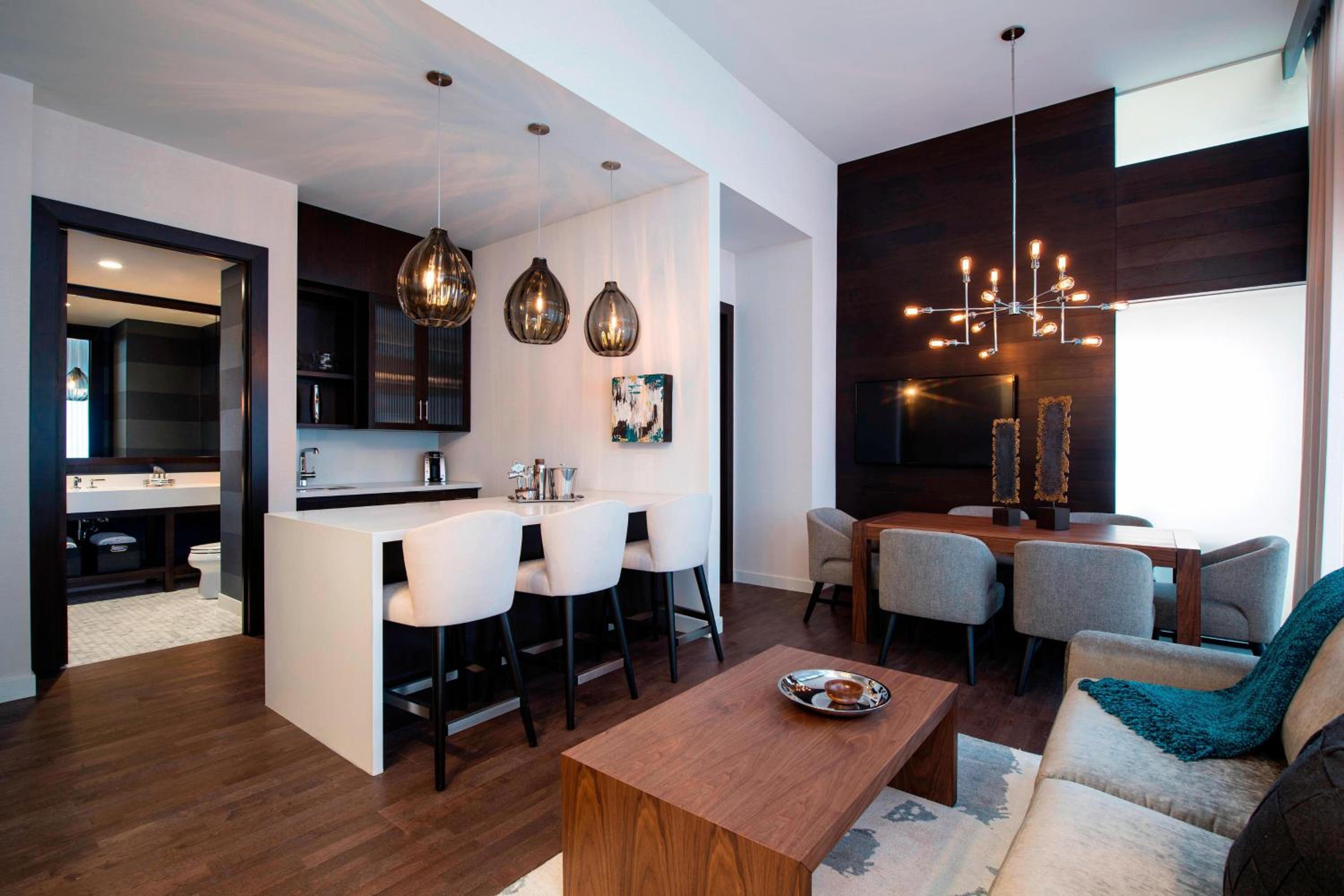 One-Bedroom Executive King Suite thumbnail 5
