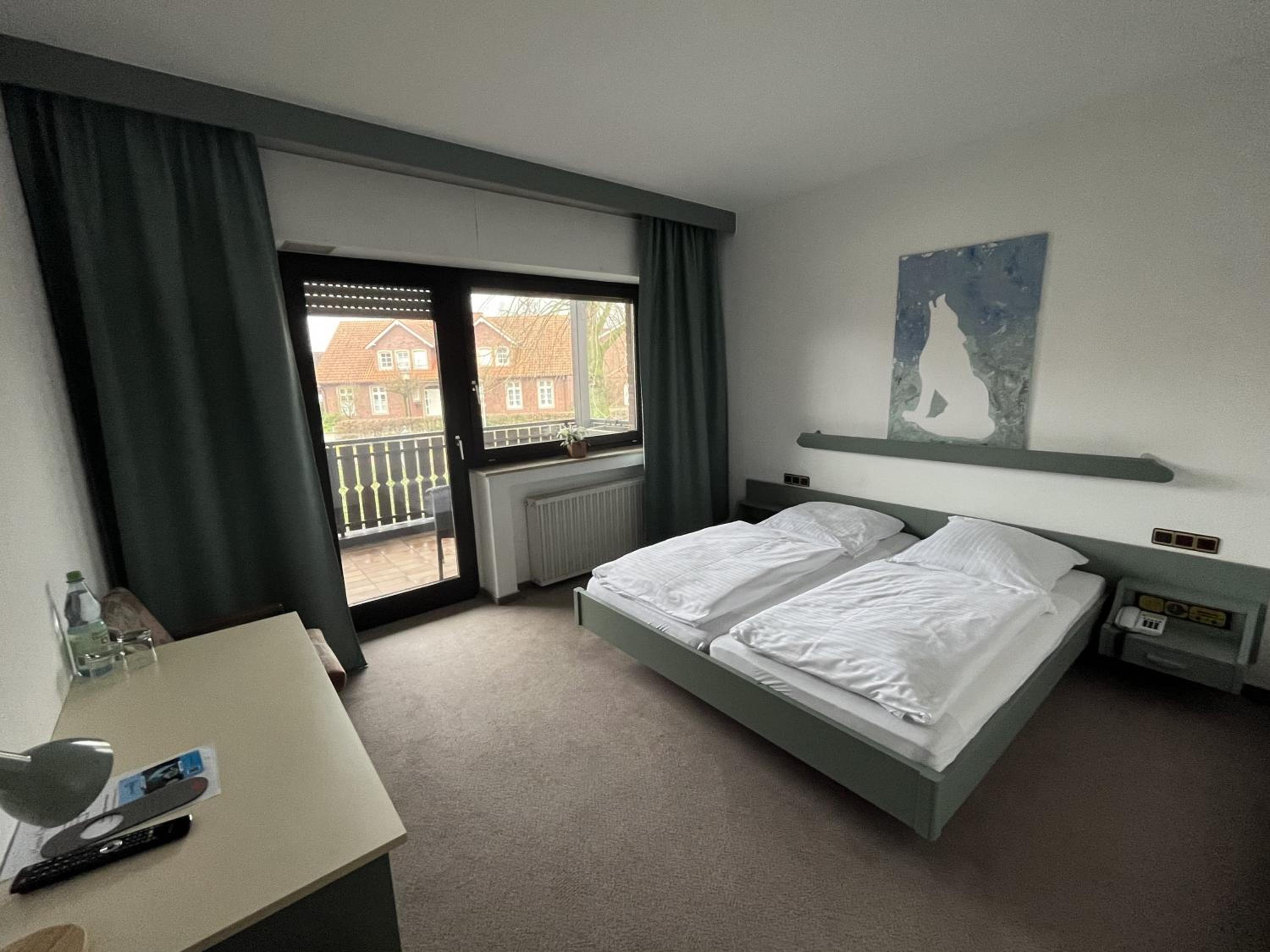Double Room with Private Bathroom - Photo 11