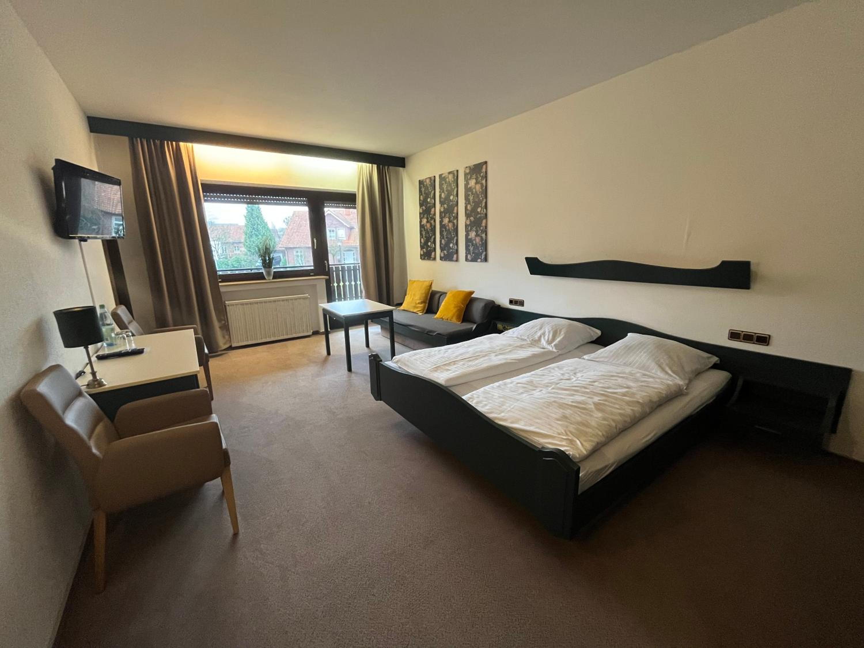 Double Room with Private Bathroom - Photo 9