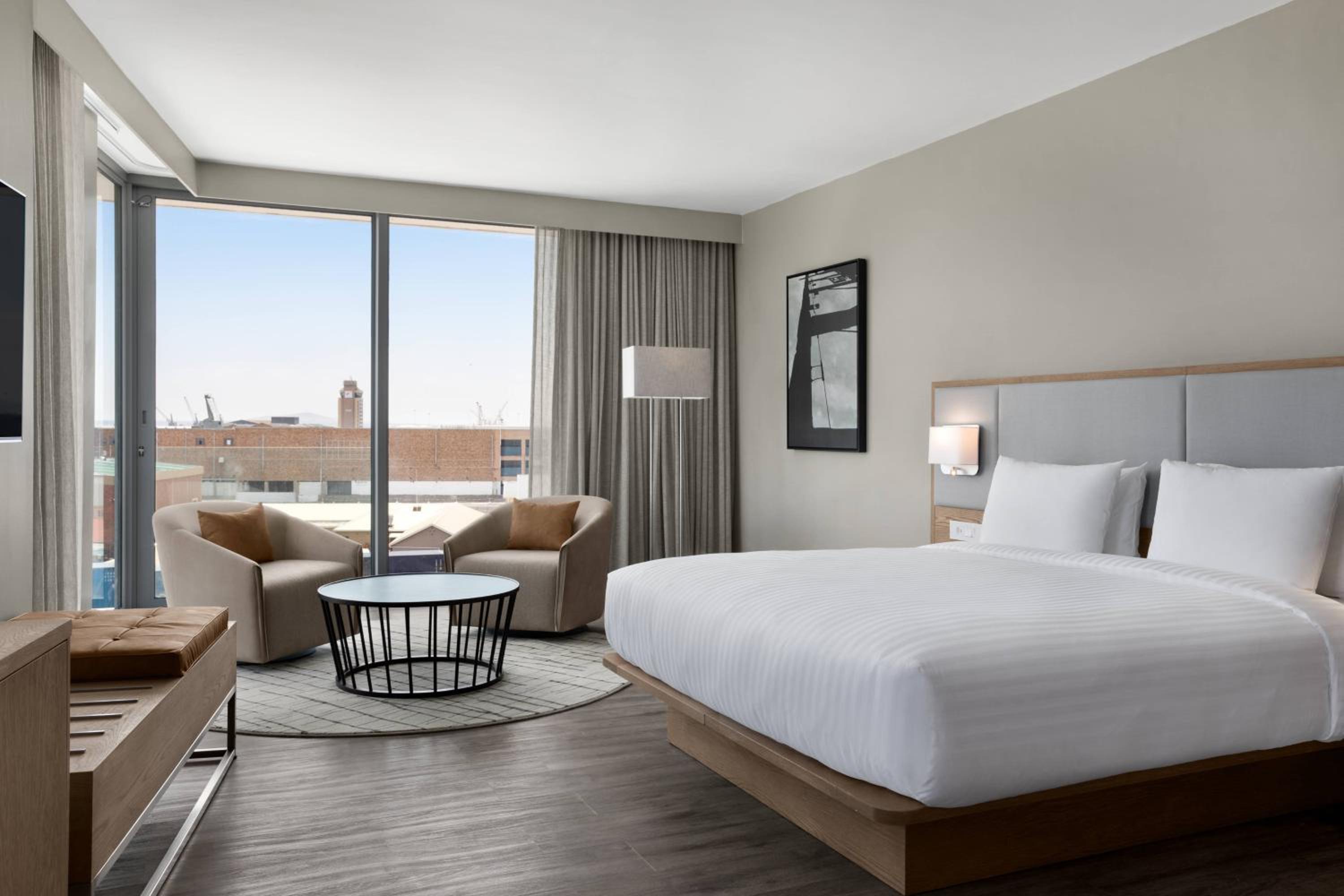 King Suite with Harbor View thumbnail 6