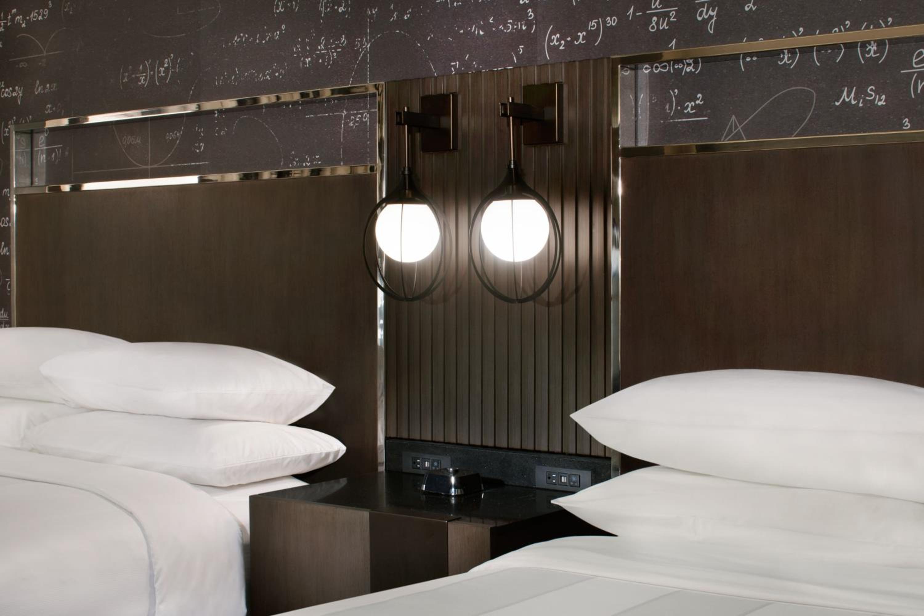 Double Room with Two Double Beds - Photo 9