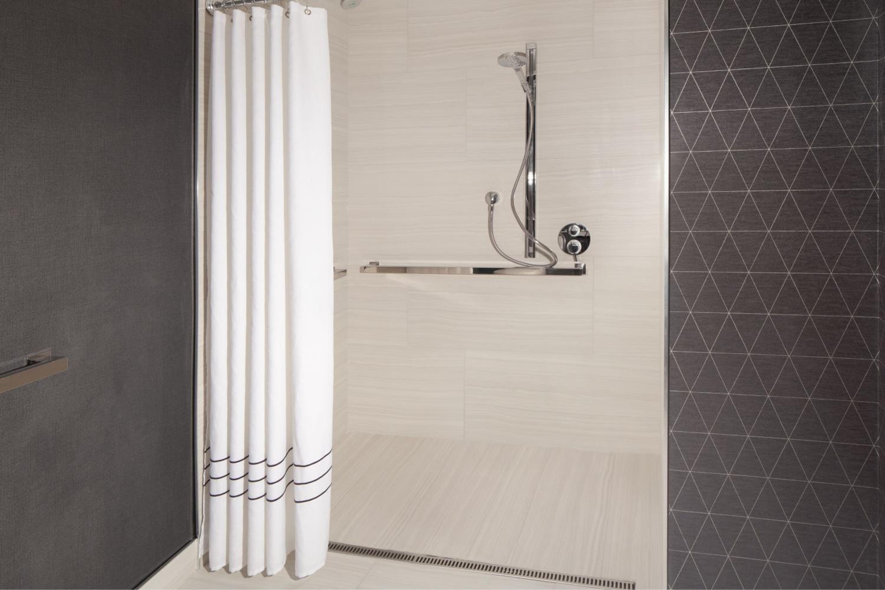 Standard King Room - Photo 2